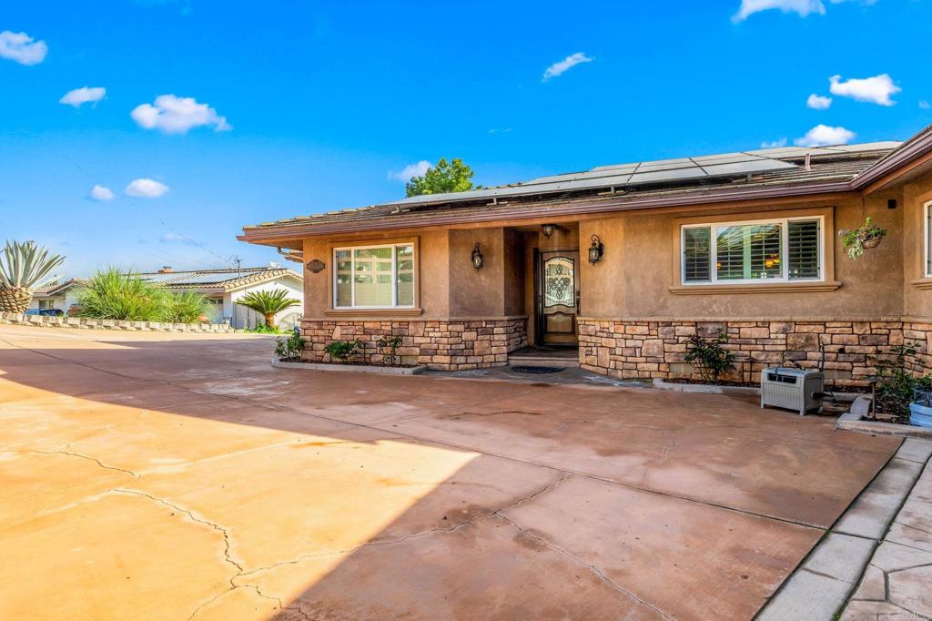 1038 Pinecrest Avenue