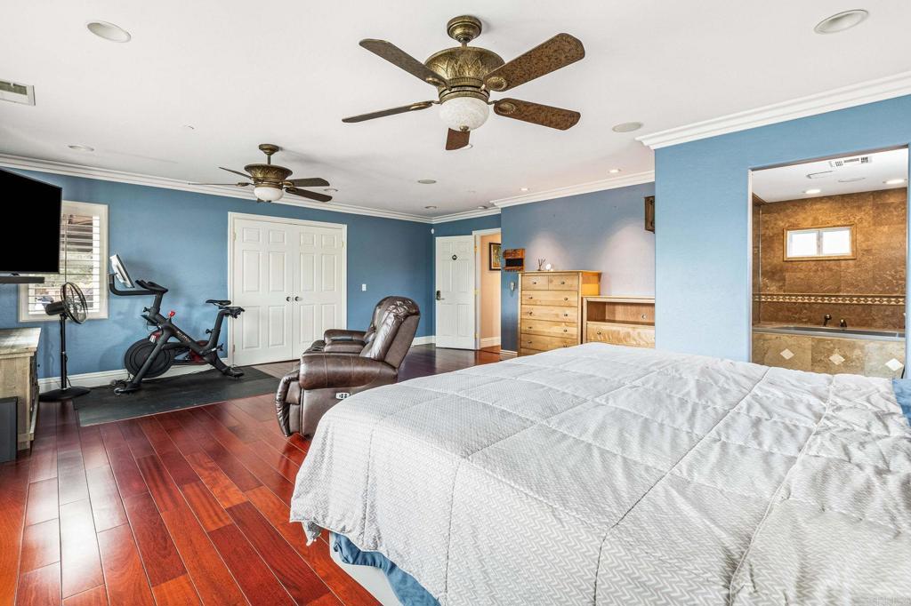 1038 Pinecrest Avenue