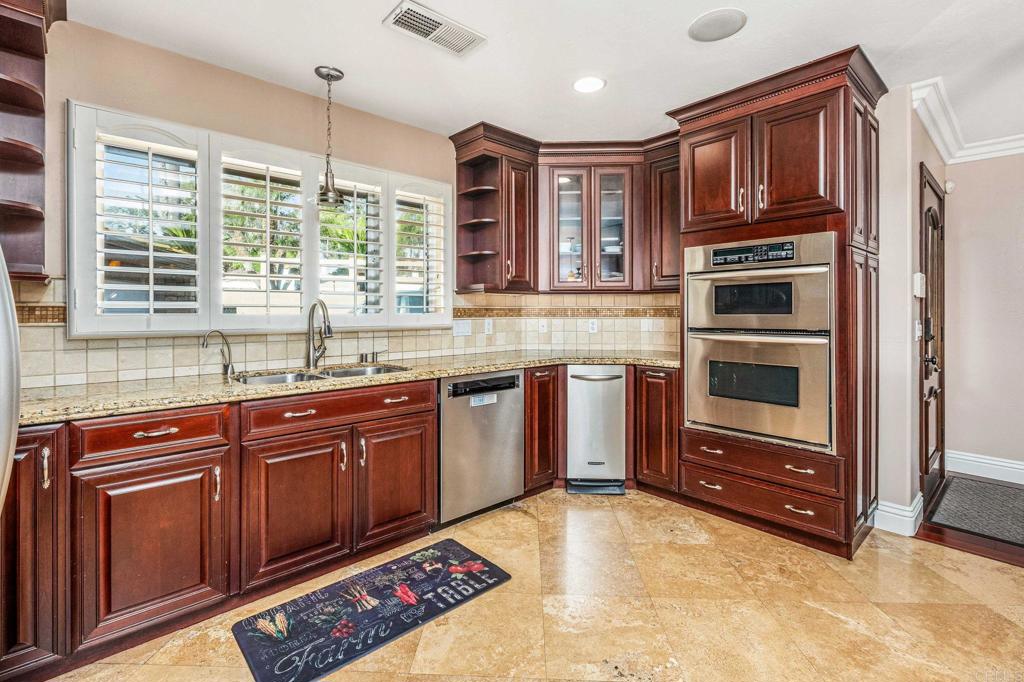 1038 Pinecrest Avenue