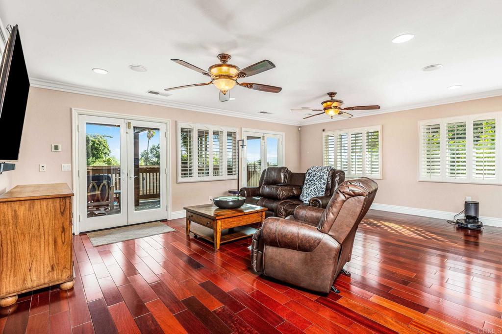 1038 Pinecrest Avenue