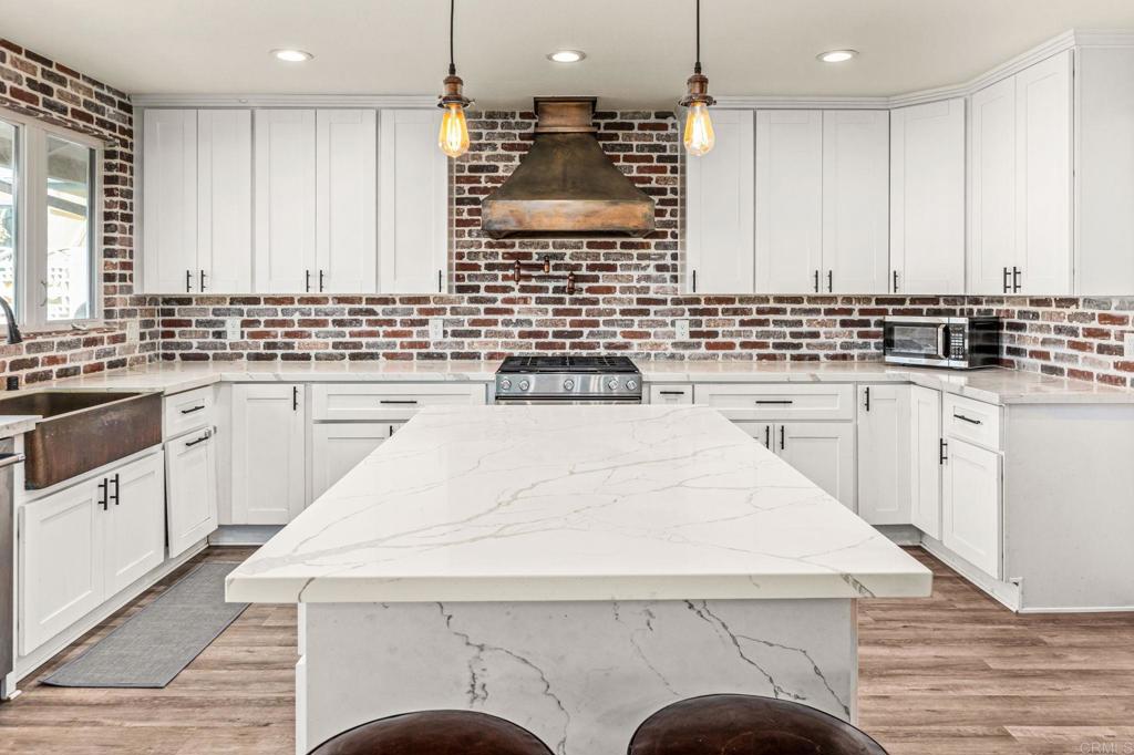 1554 W Country Club Lane