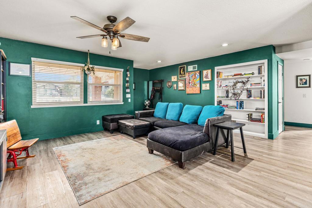 1554 W Country Club Lane