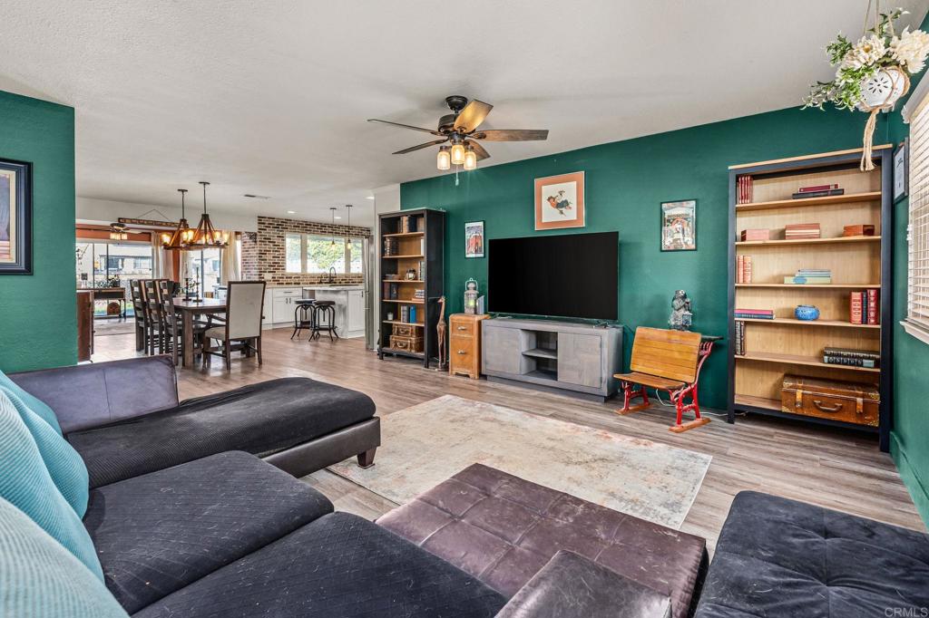 1554 W Country Club Lane