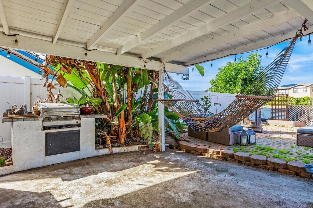 1554 W Country Club Lane