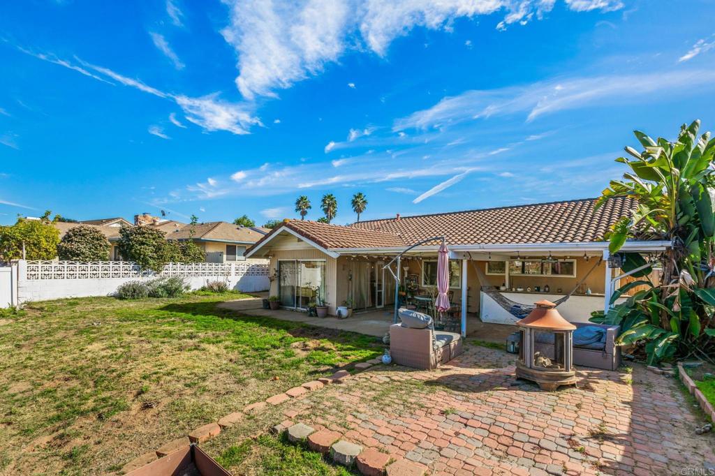 1554 W Country Club Lane