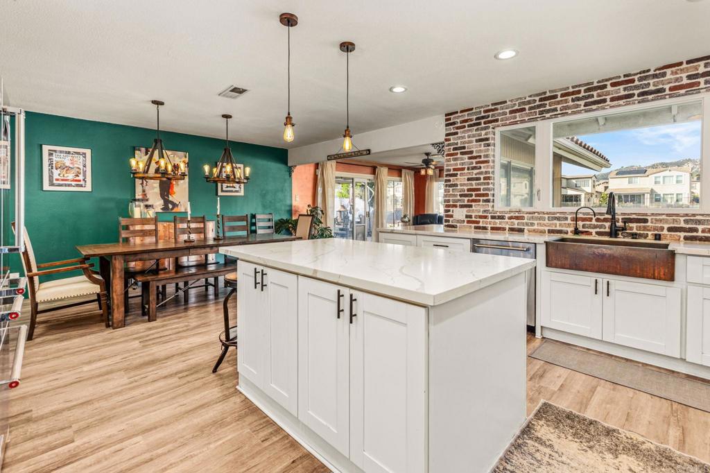 1554 W Country Club Lane