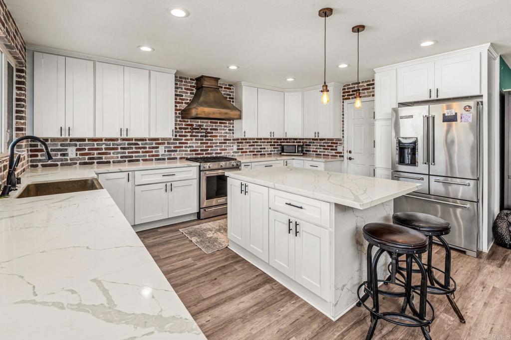 1554 W Country Club Lane