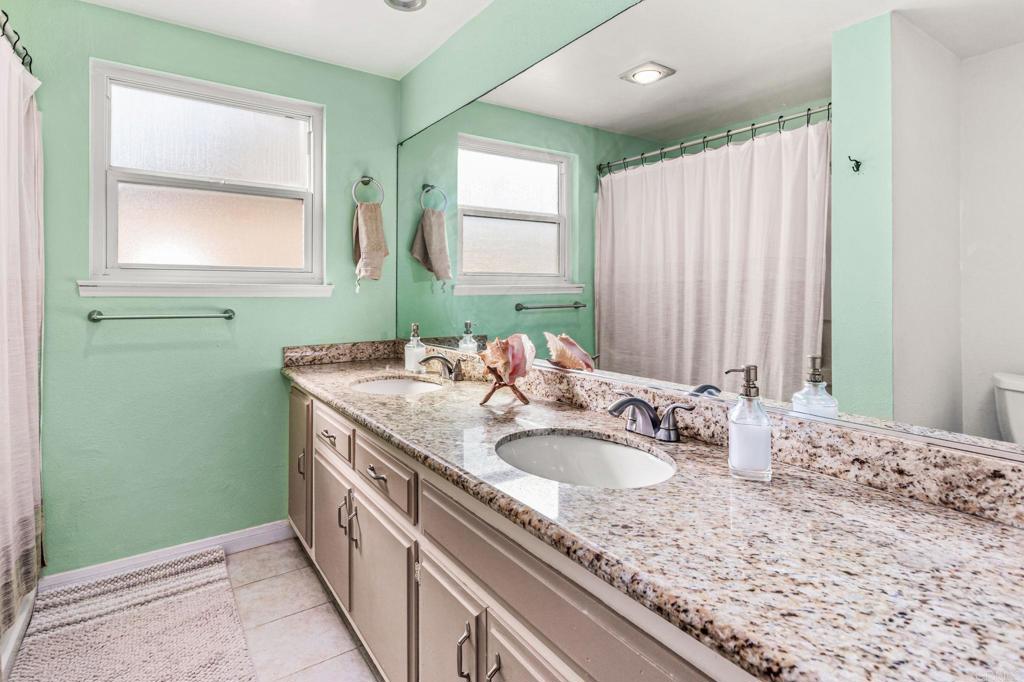 1554 W Country Club Lane