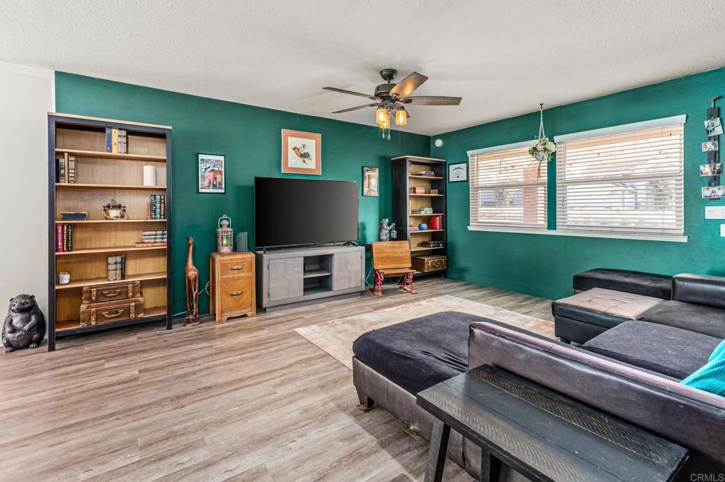 1554 W Country Club Lane