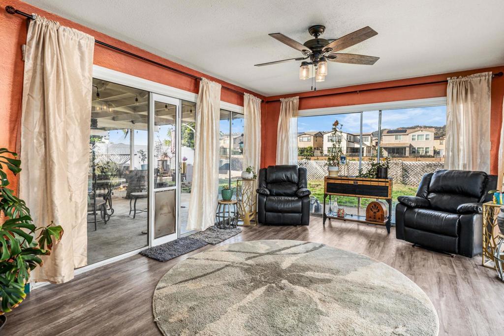 1554 W Country Club Lane