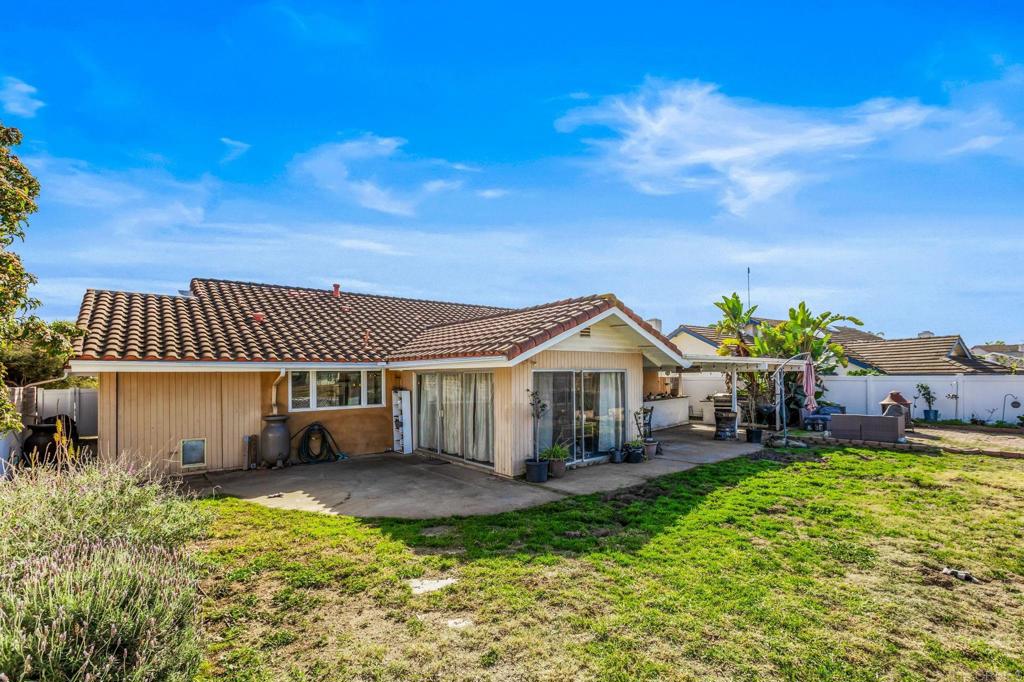 1554 W Country Club Lane