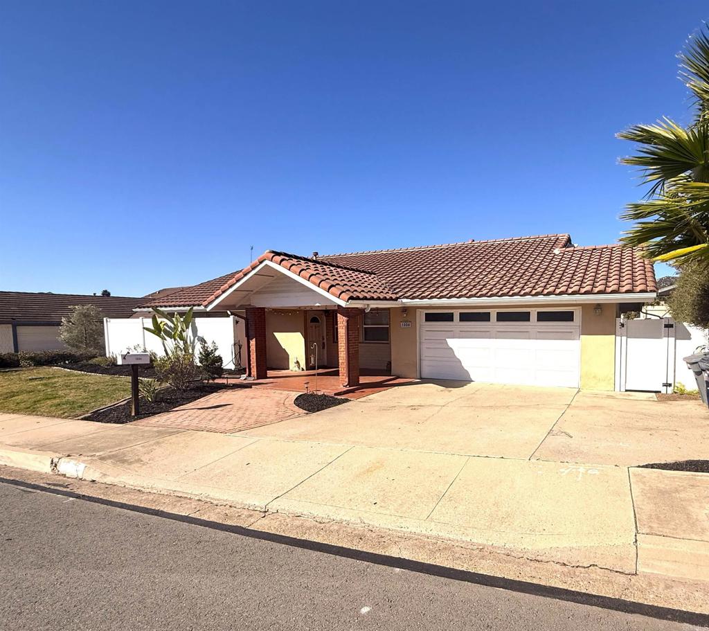 1554 W Country Club Lane