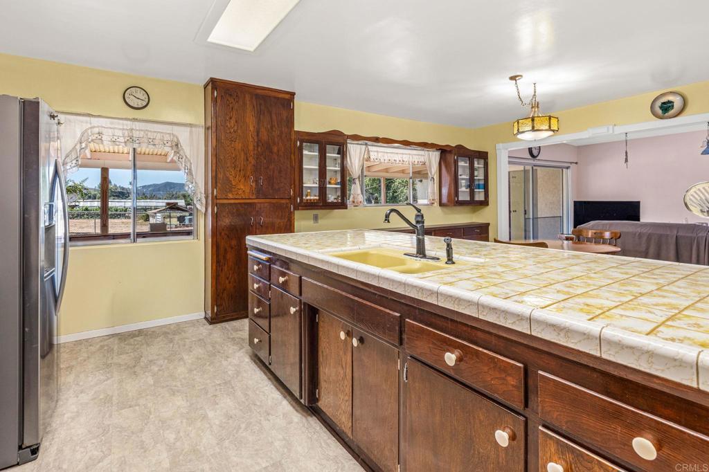 2721 Surrey Lane
