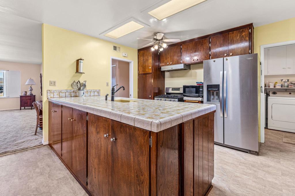 2721 Surrey Lane