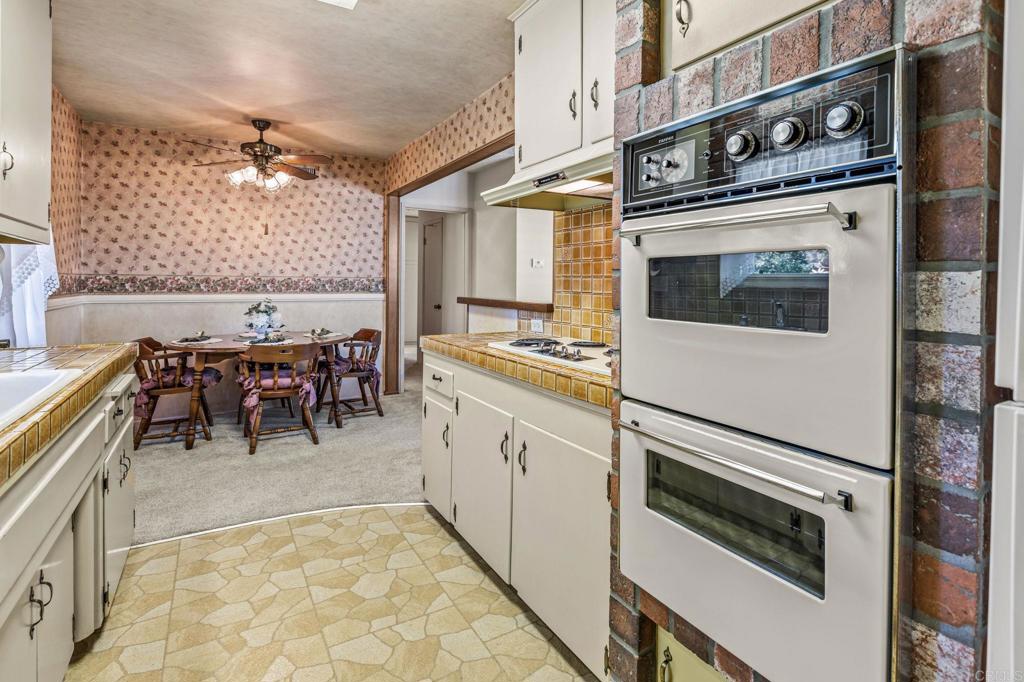 218 N Hayden Drive