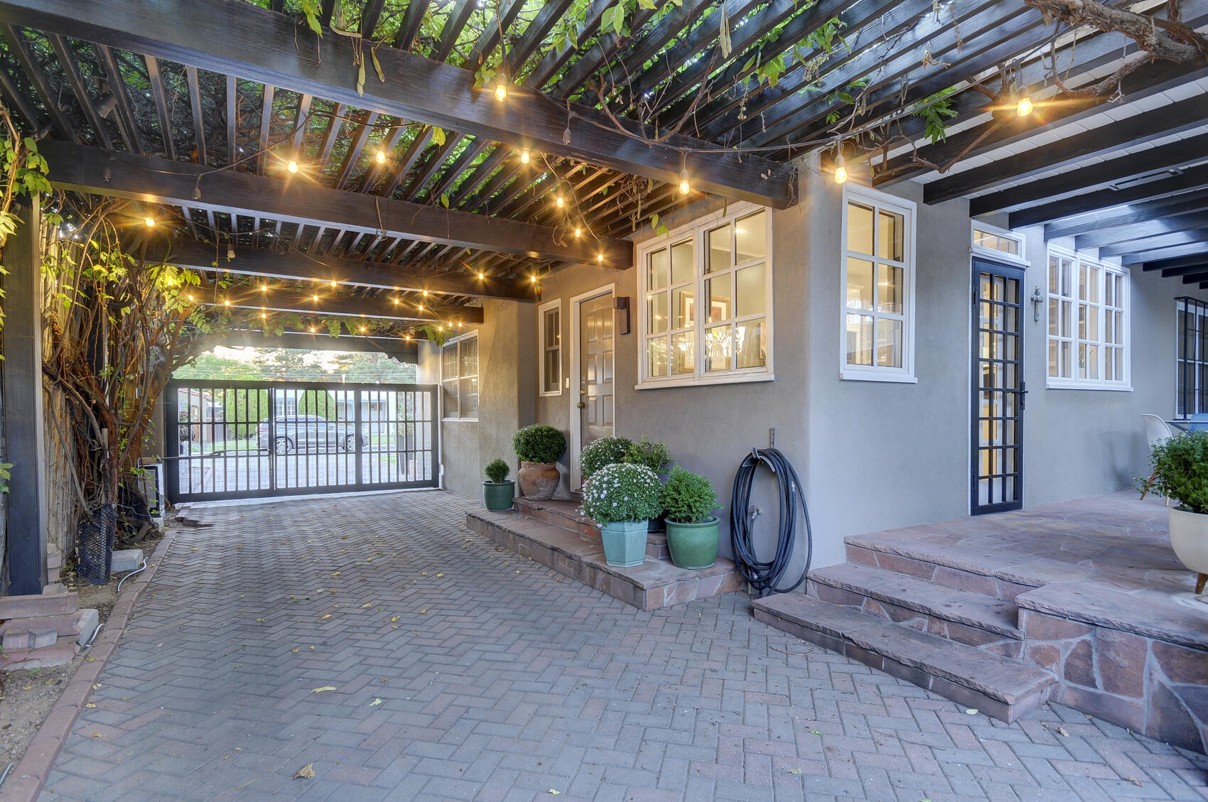 416 TULANE Place NE