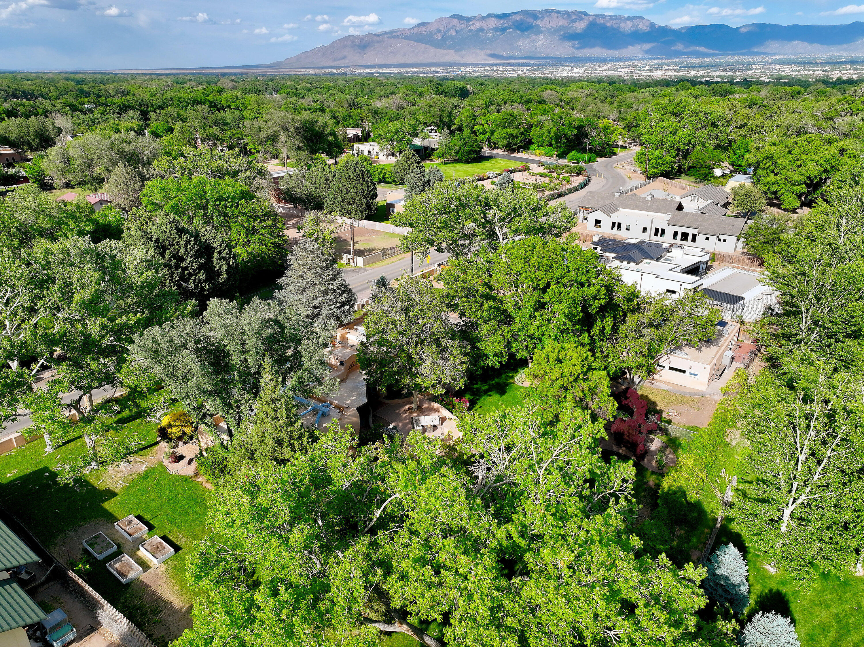 1122 GREEN VALLEY Road NW