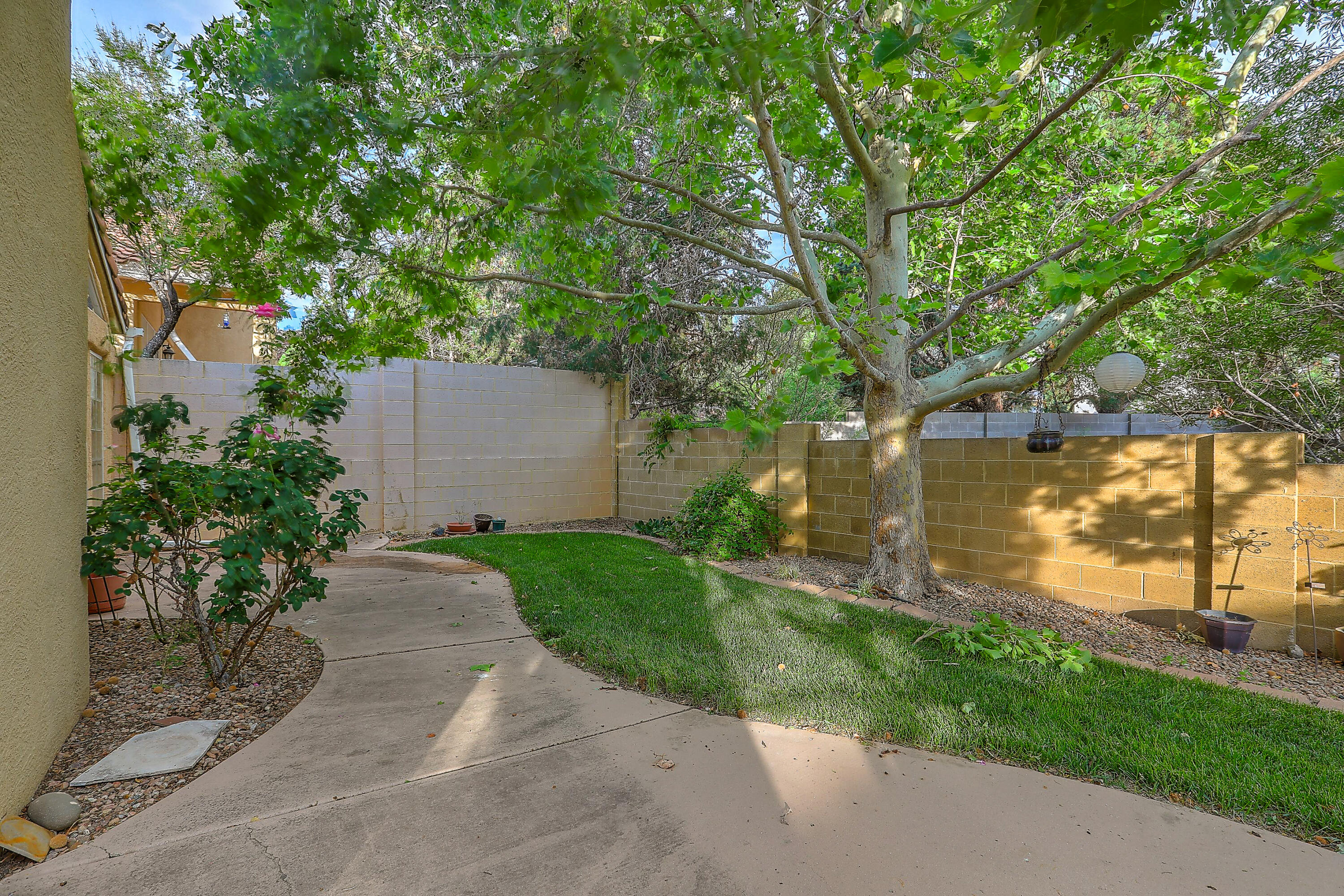 1214 BLUE QUAIL Road NE