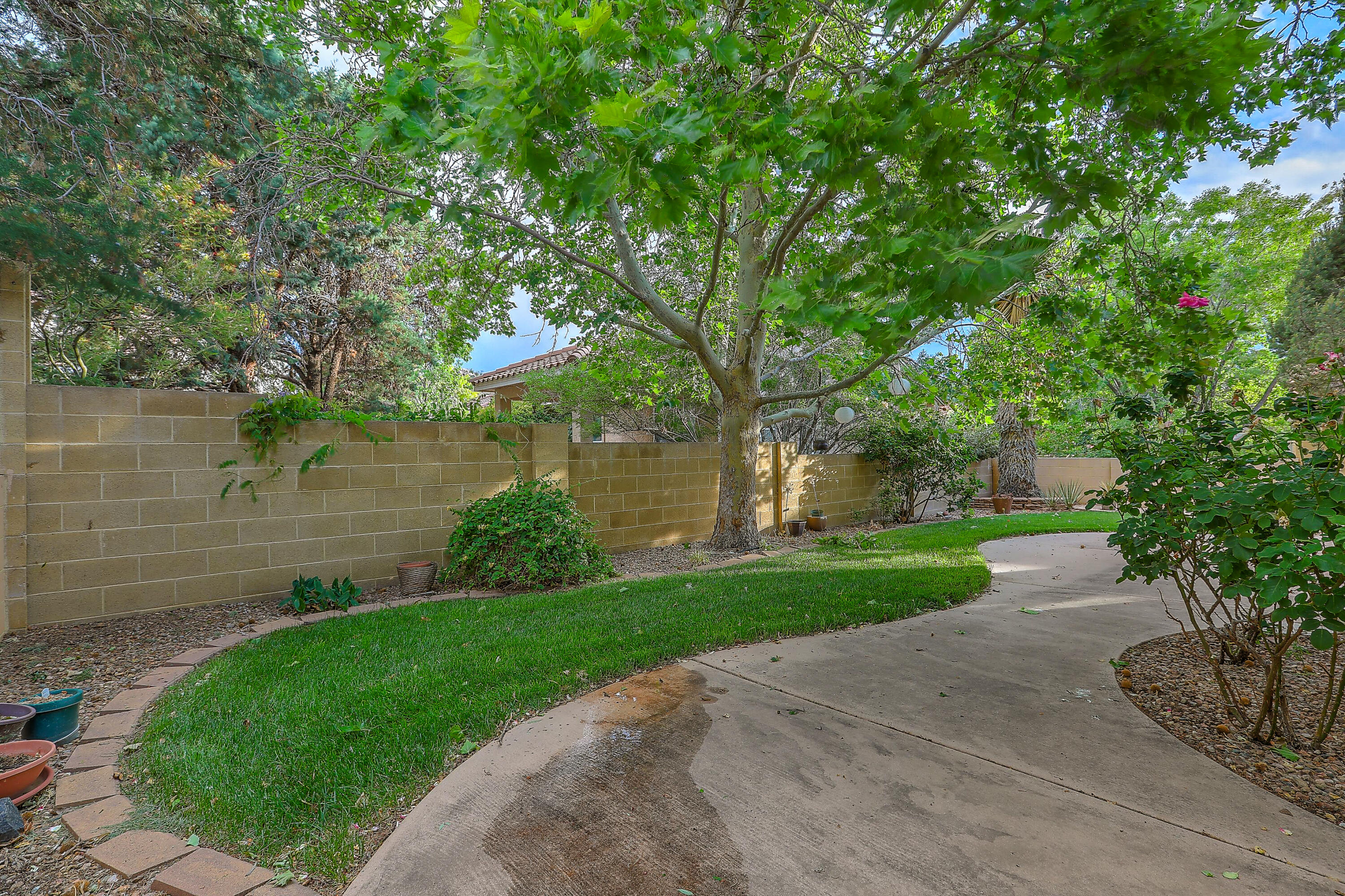1214 BLUE QUAIL Road NE
