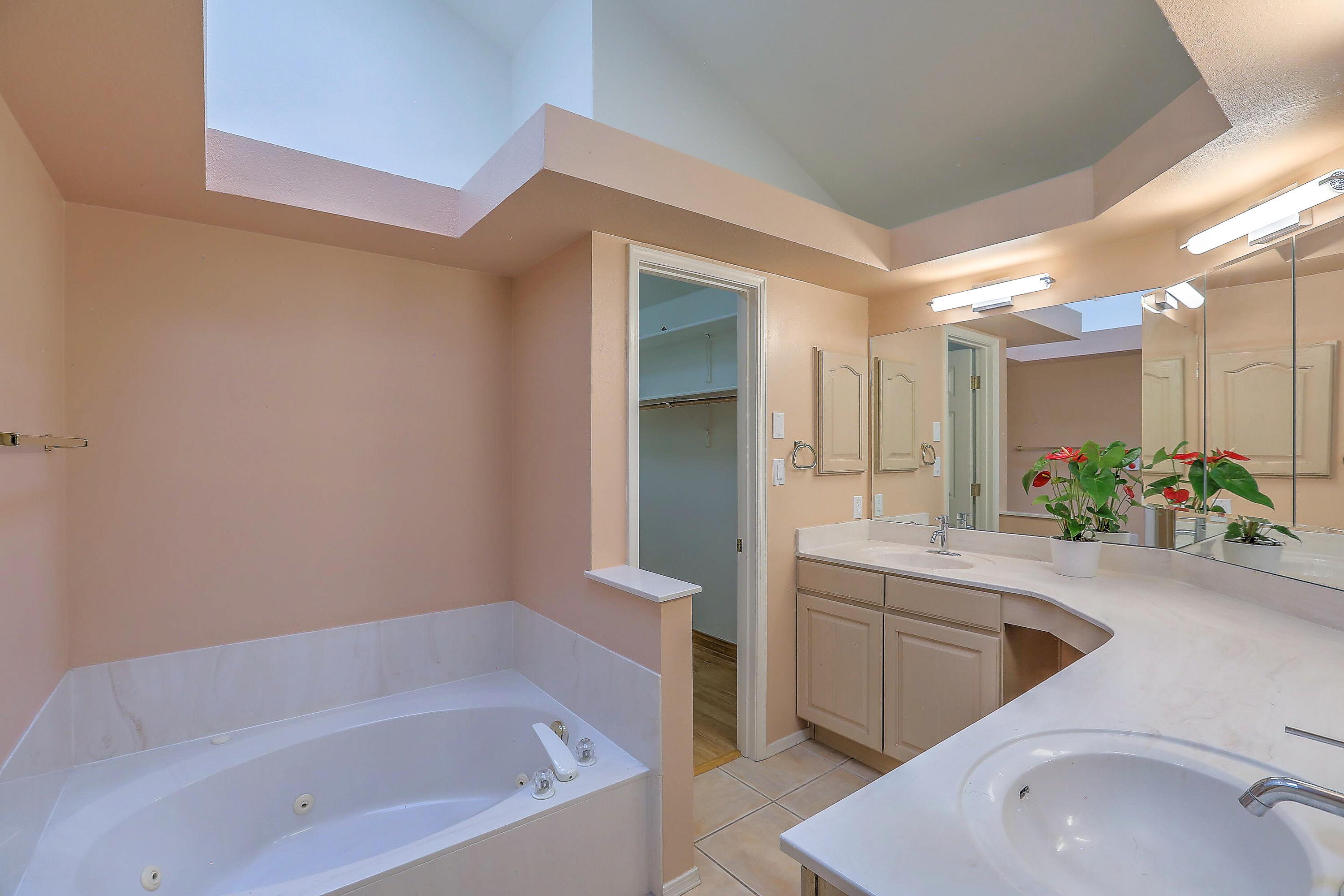 1214 BLUE QUAIL Road NE