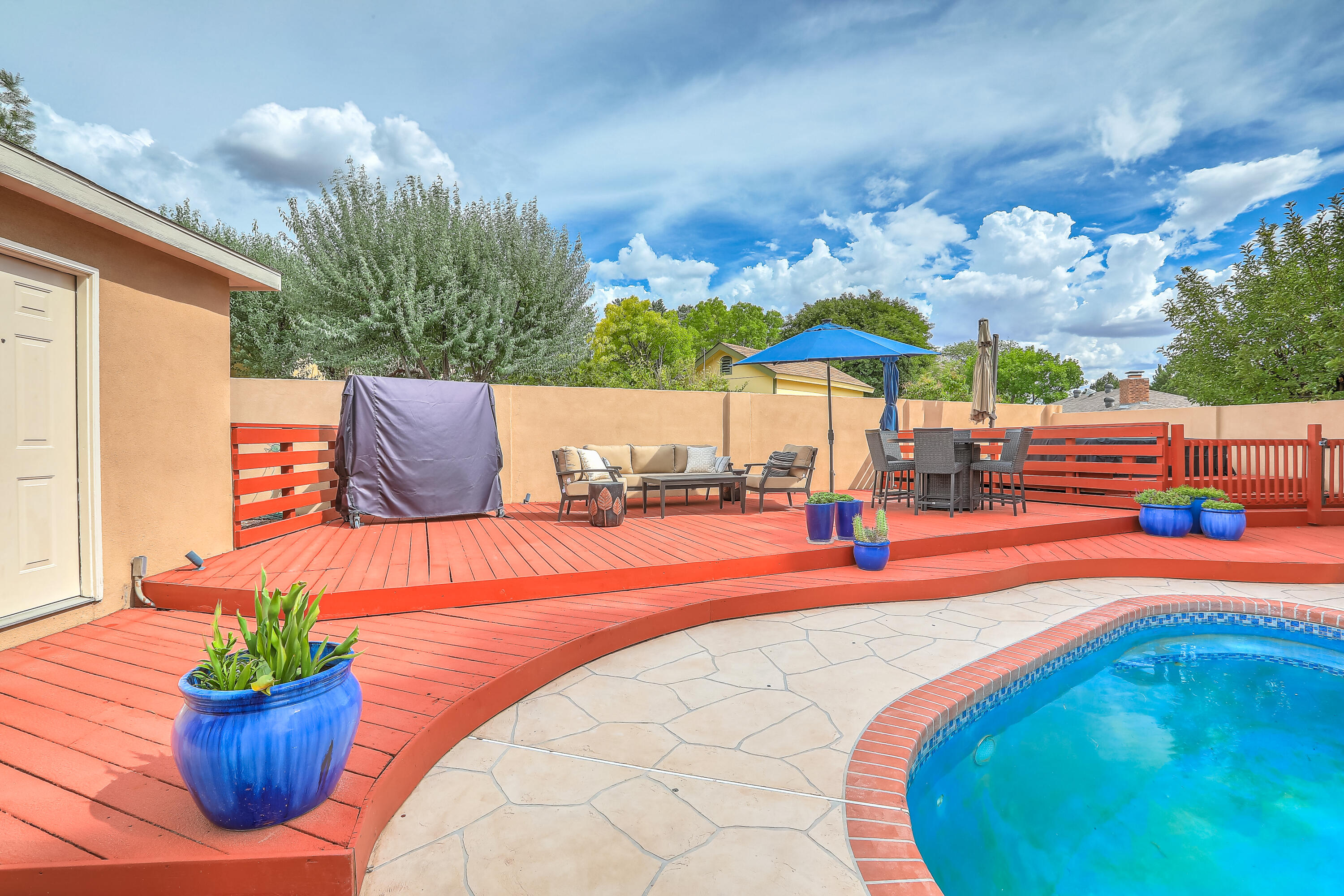 5607 PLANETA Court NE