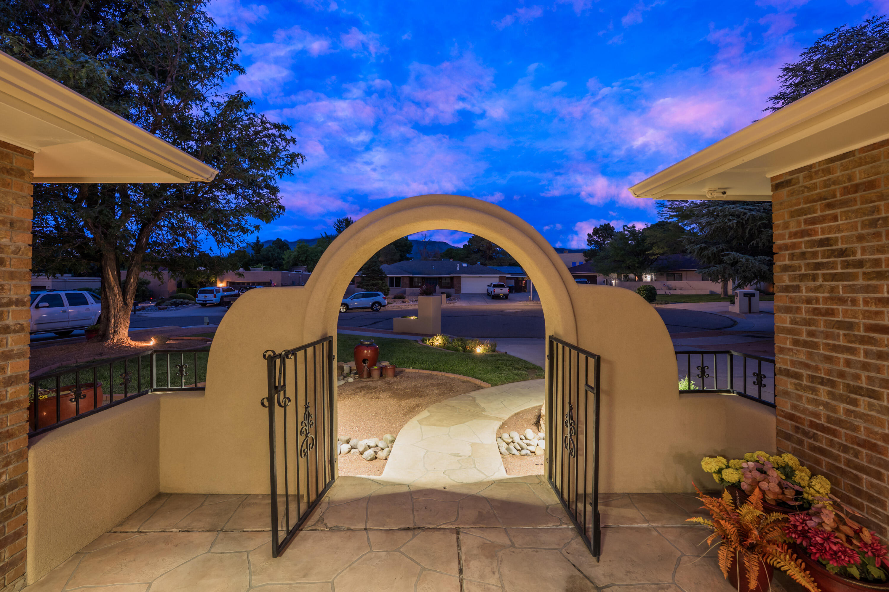 5607 PLANETA Court NE