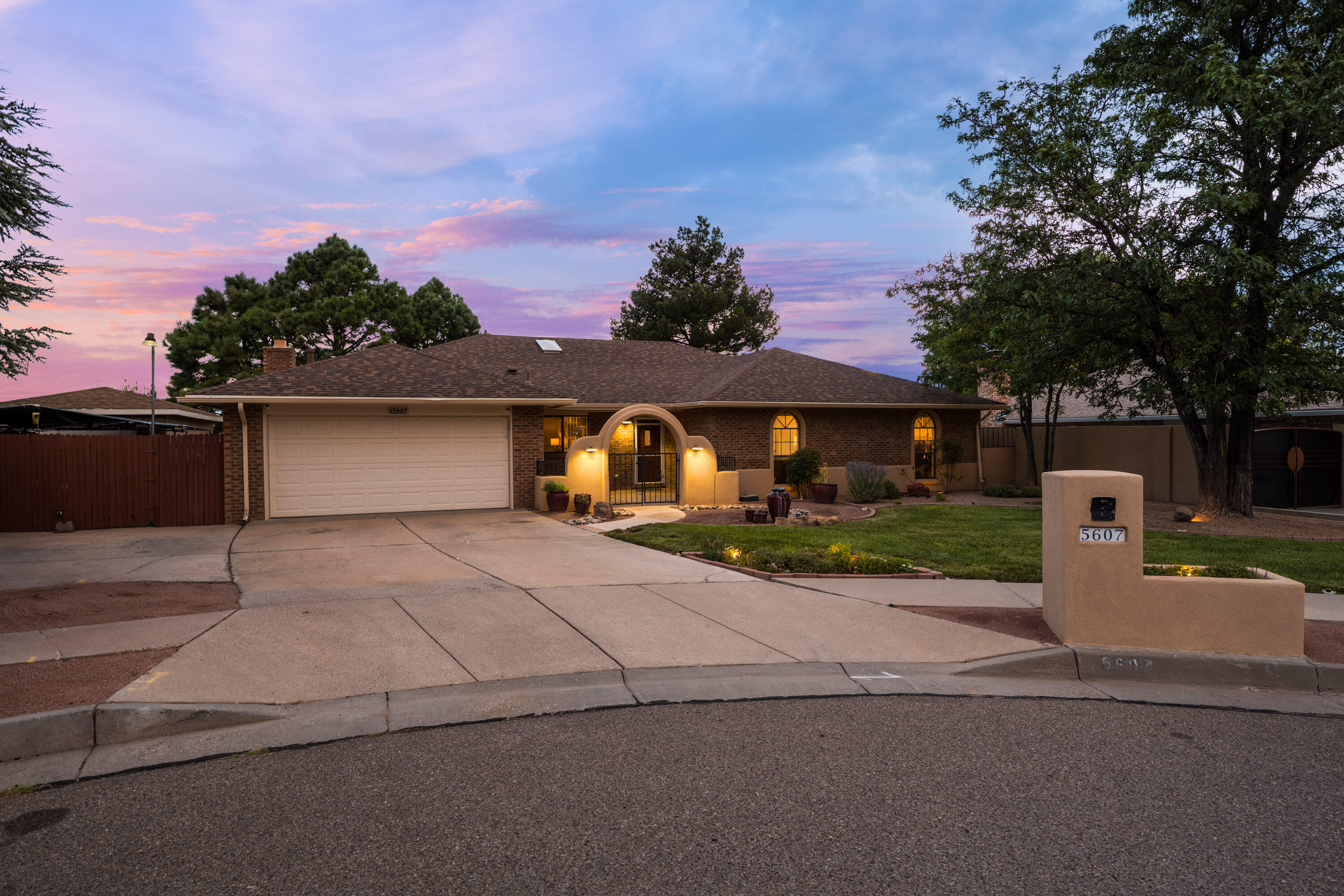 5607 PLANETA Court NE
