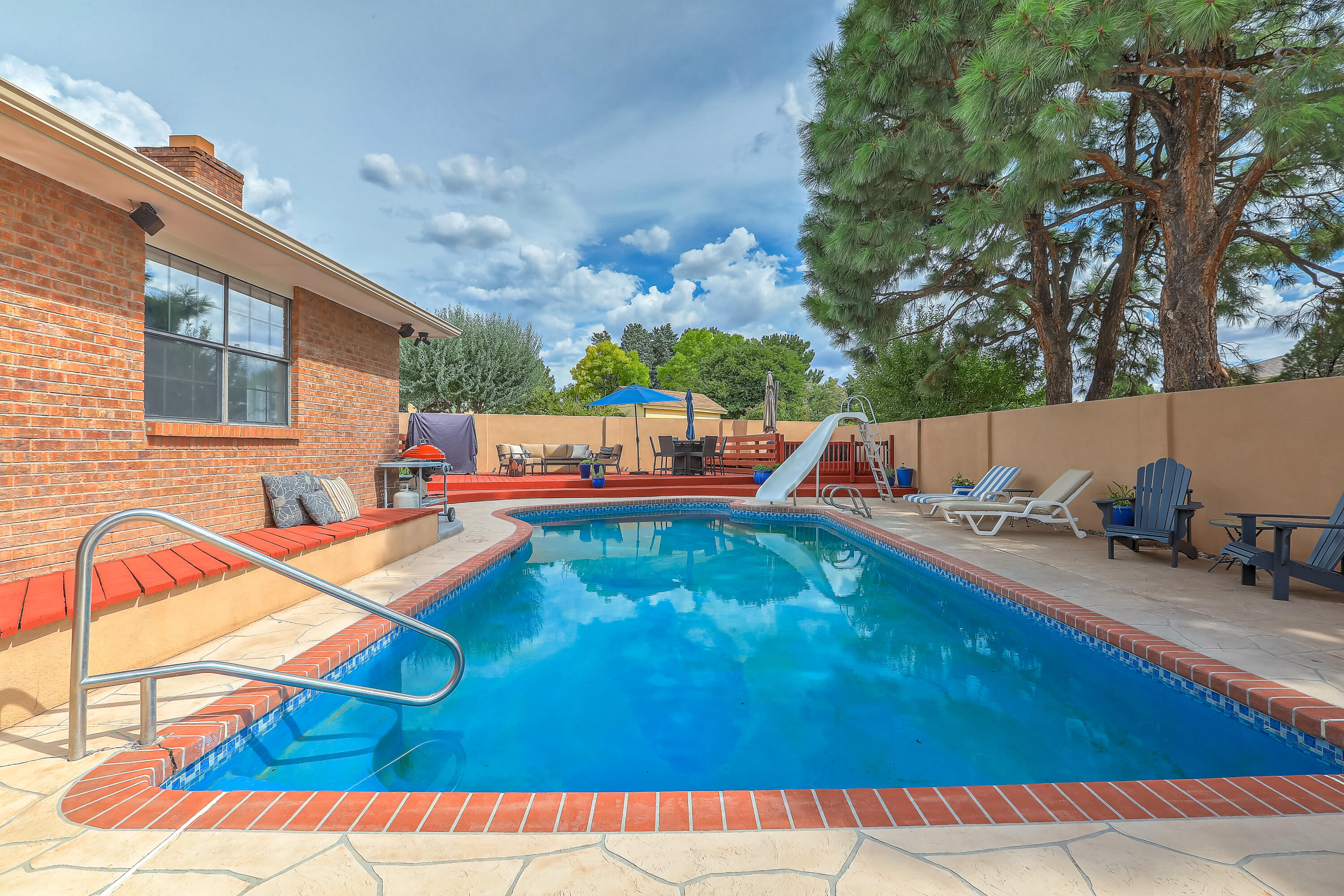 5607 PLANETA Court NE
