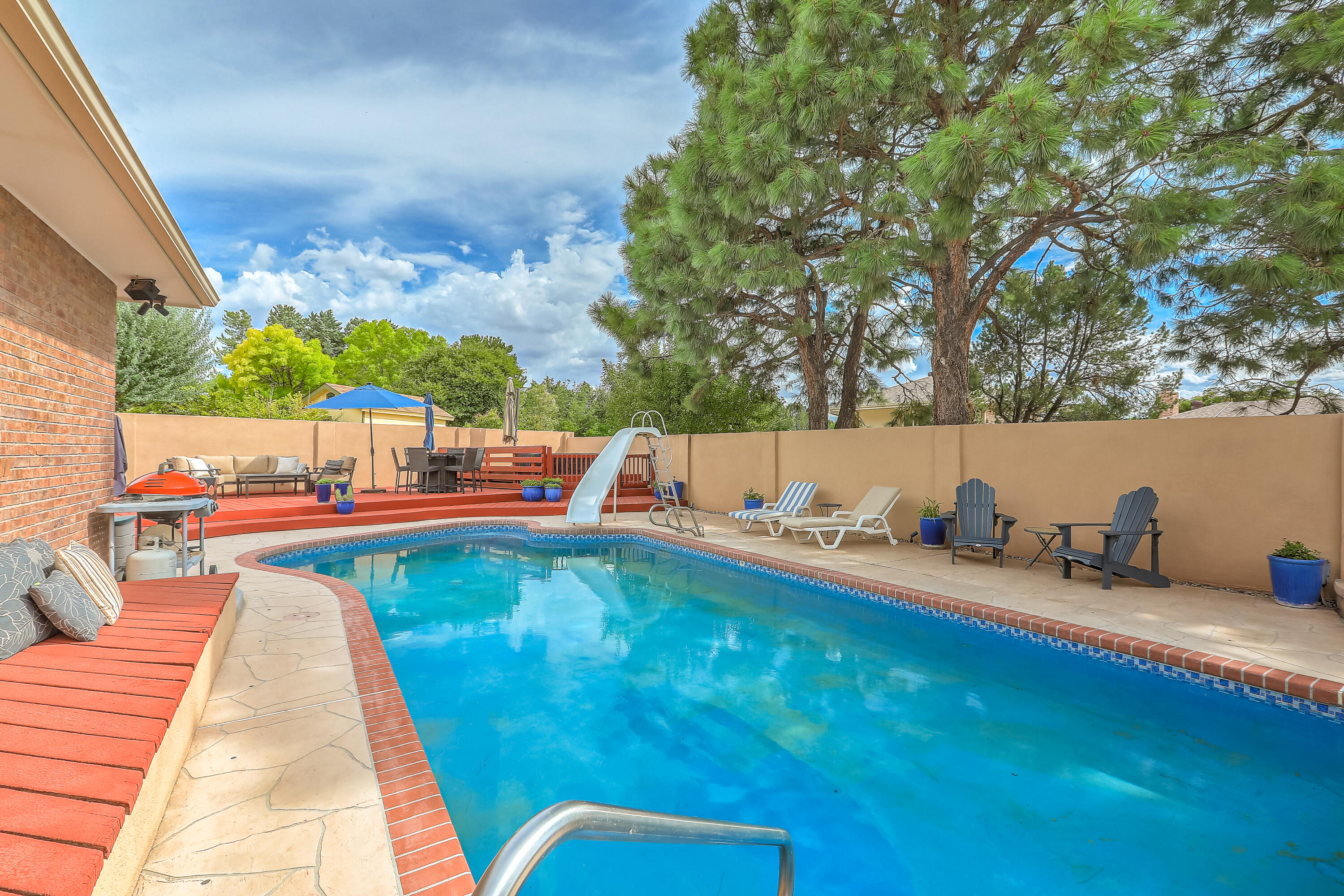 5607 PLANETA Court NE