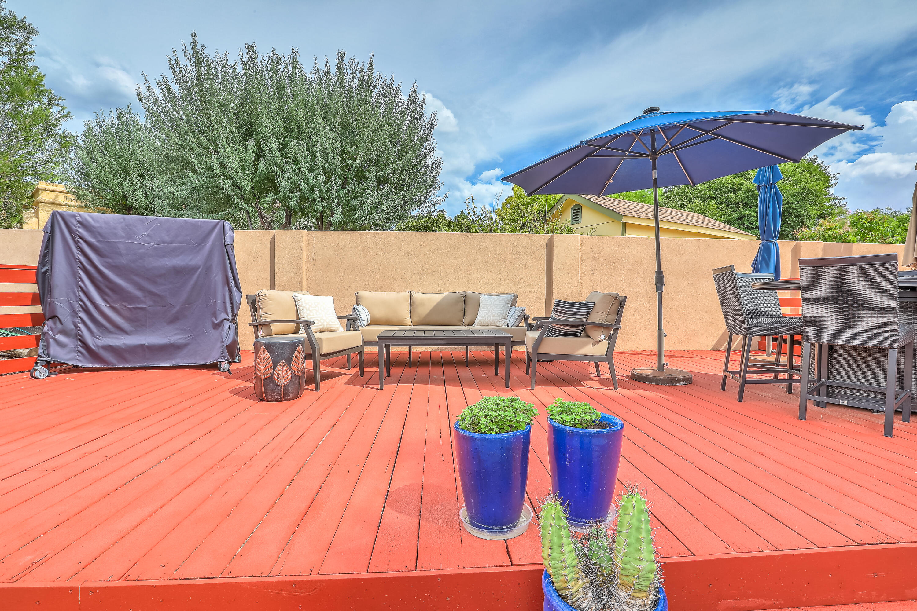 5607 PLANETA Court NE