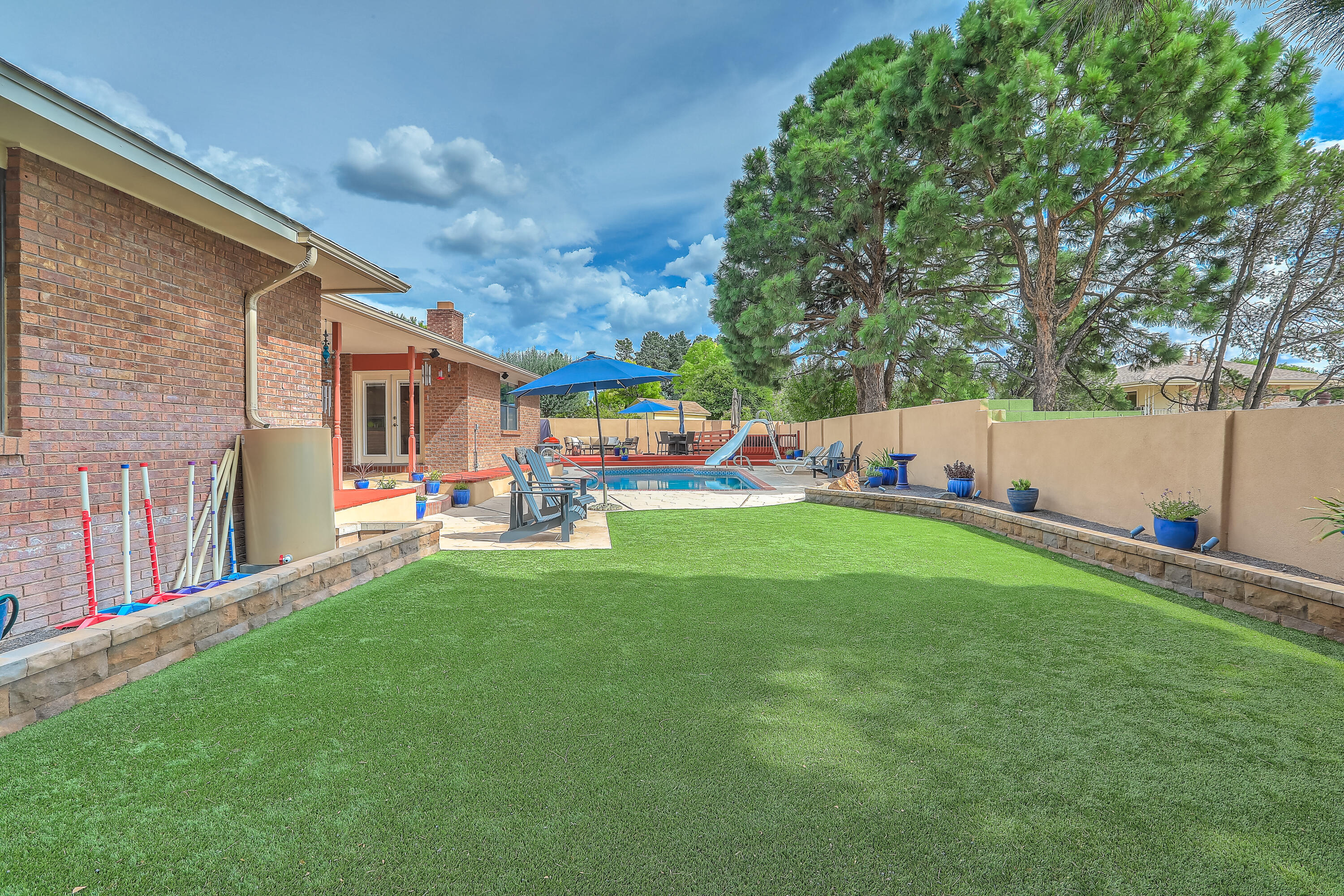 5607 PLANETA Court NE