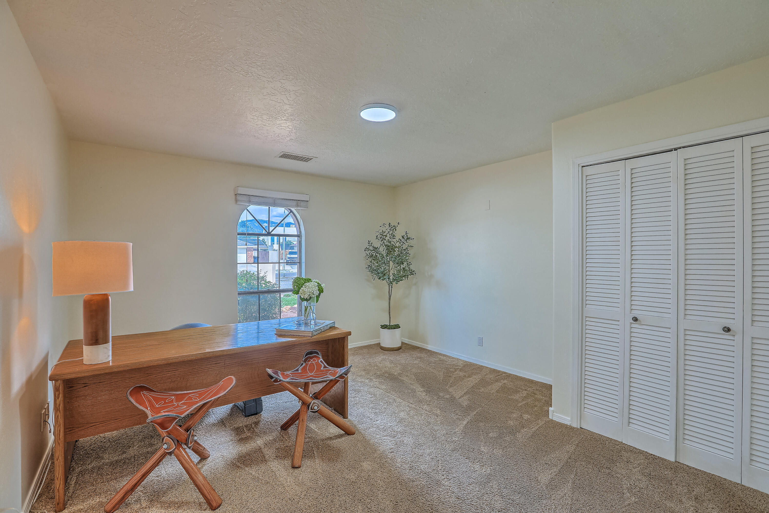 5607 PLANETA Court NE