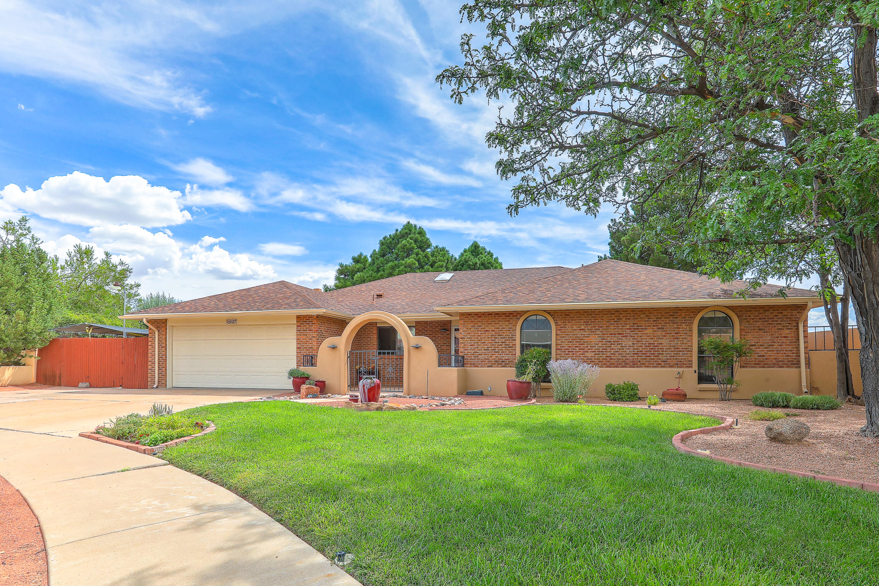5607 PLANETA Court NE