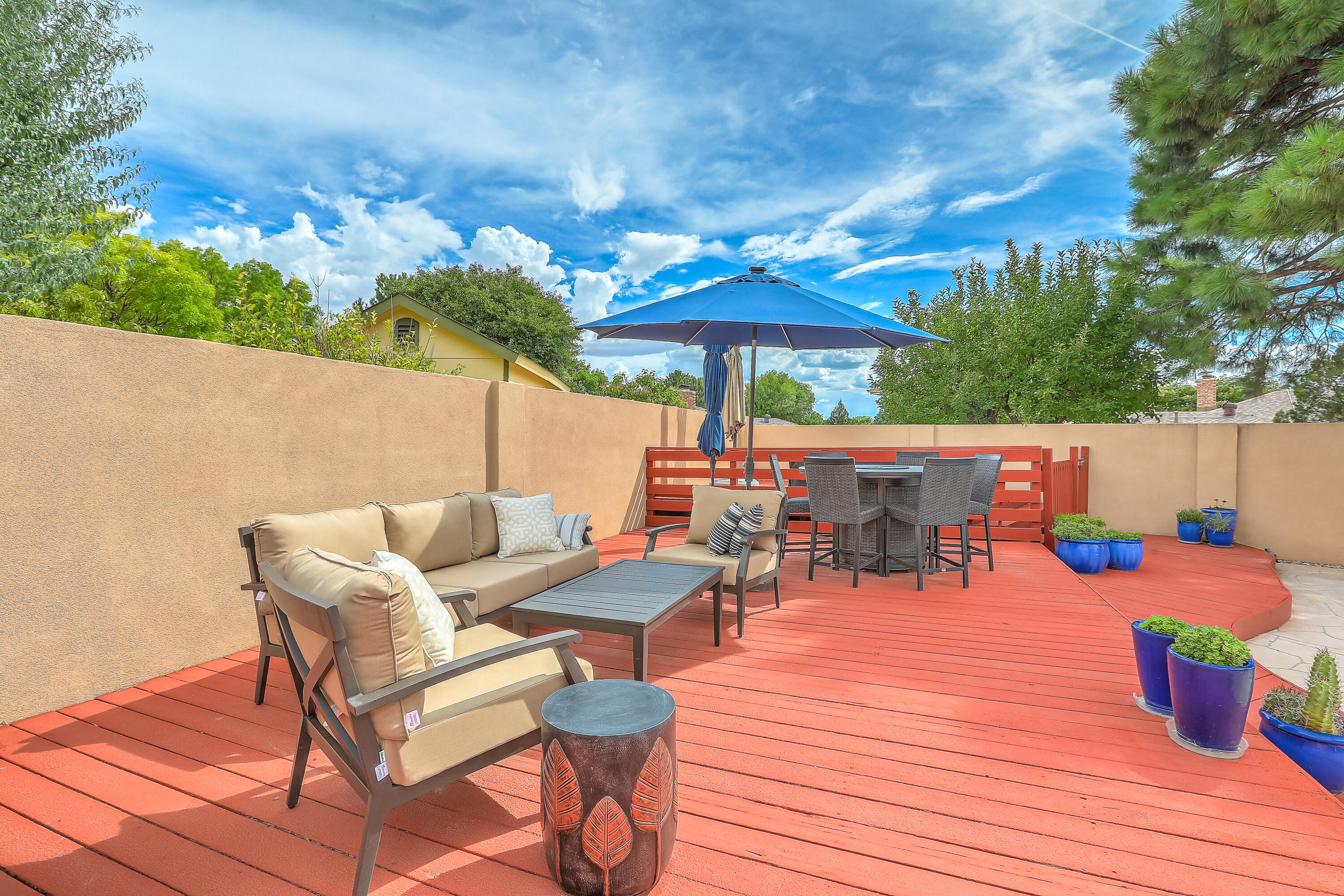5607 PLANETA Court NE