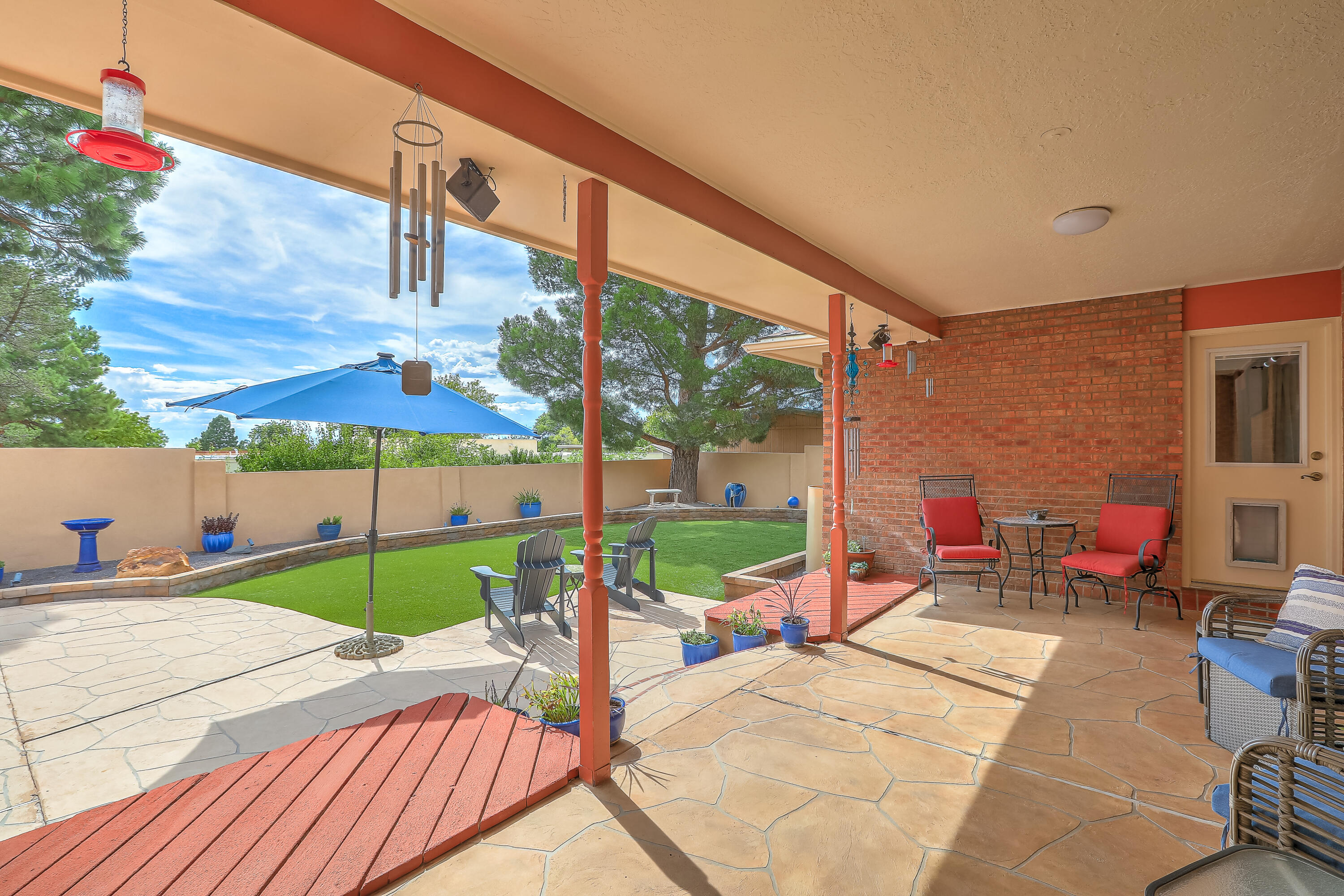 5607 PLANETA Court NE