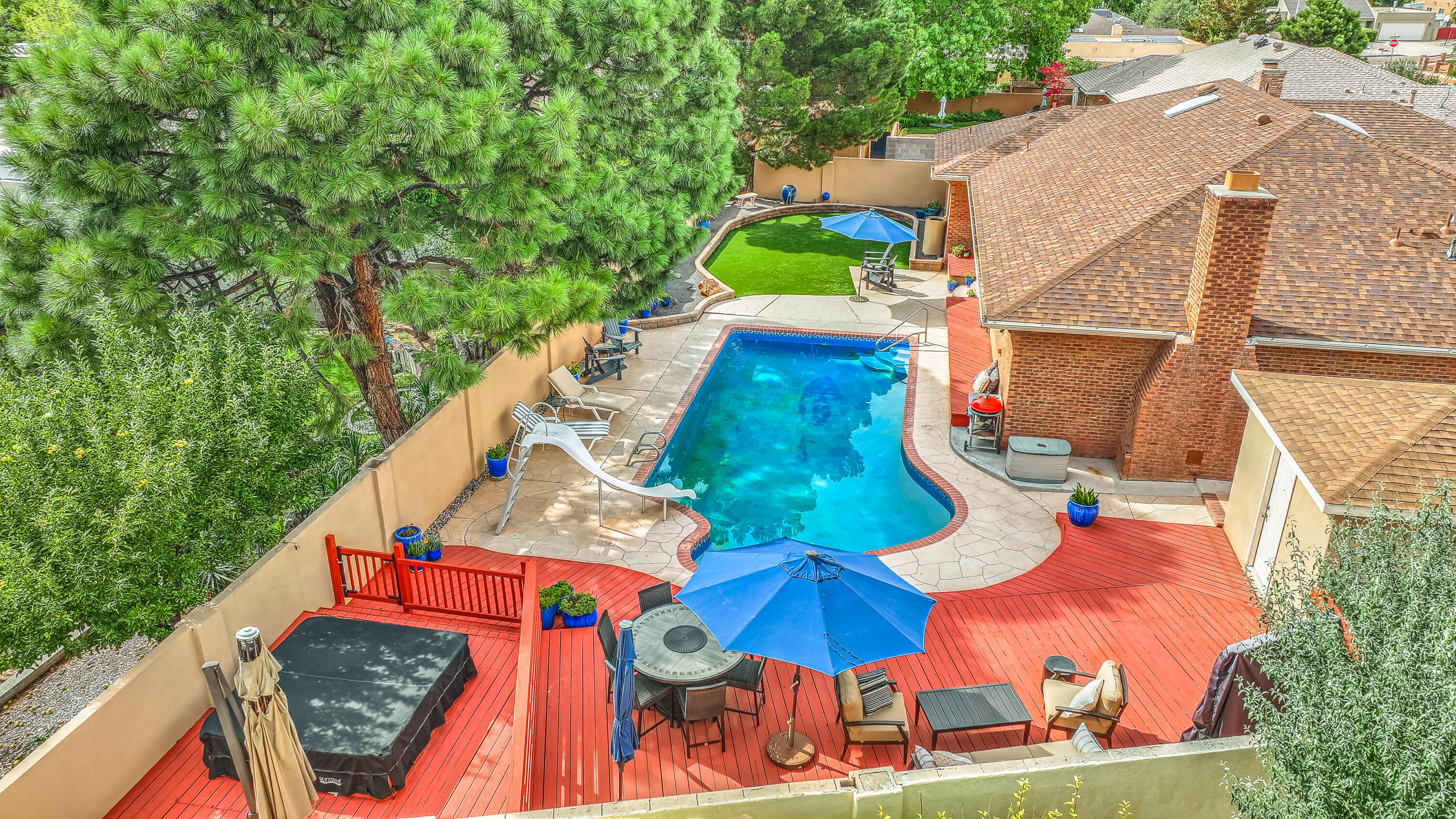 5607 PLANETA Court NE