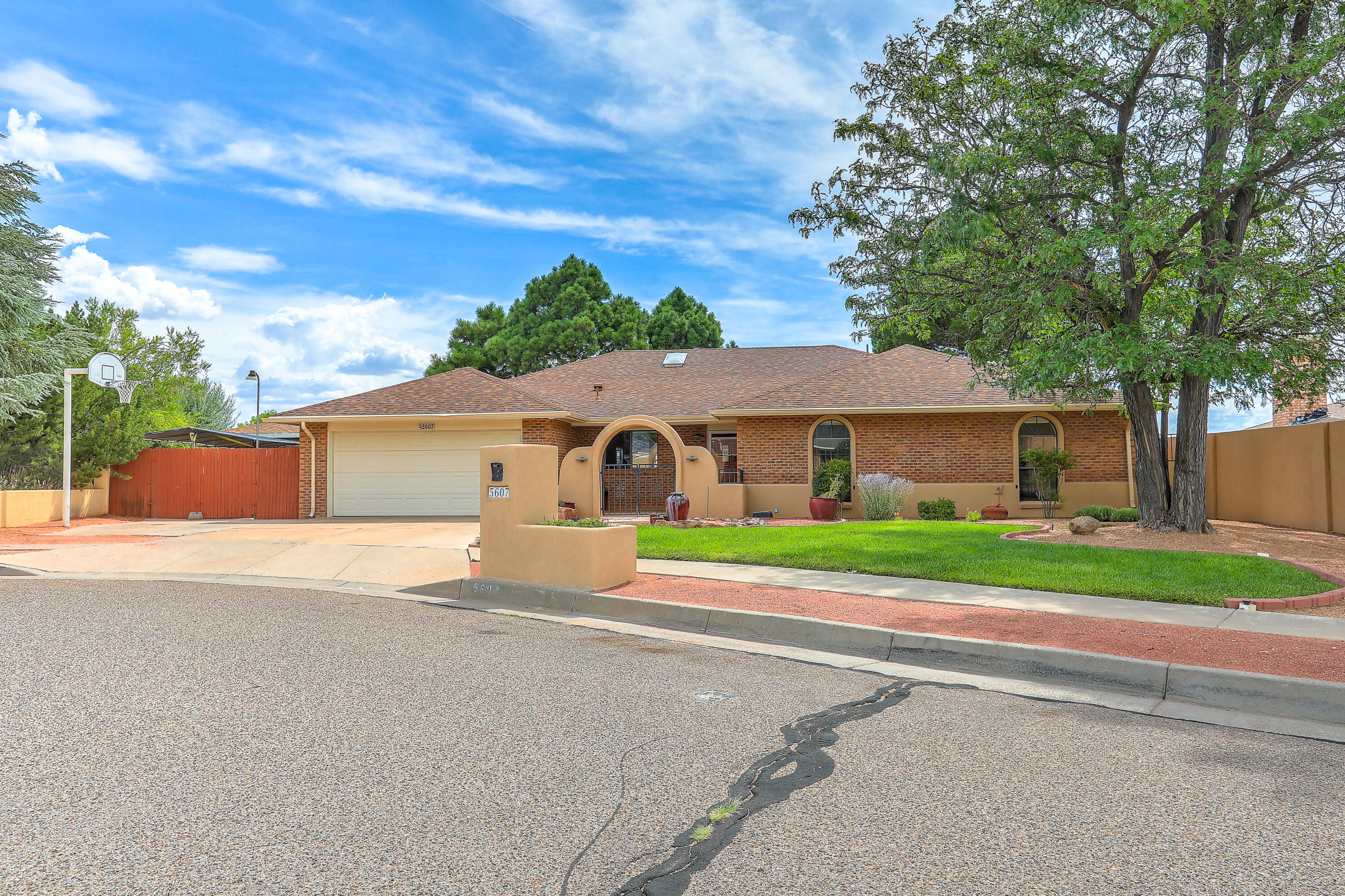 5607 PLANETA Court NE