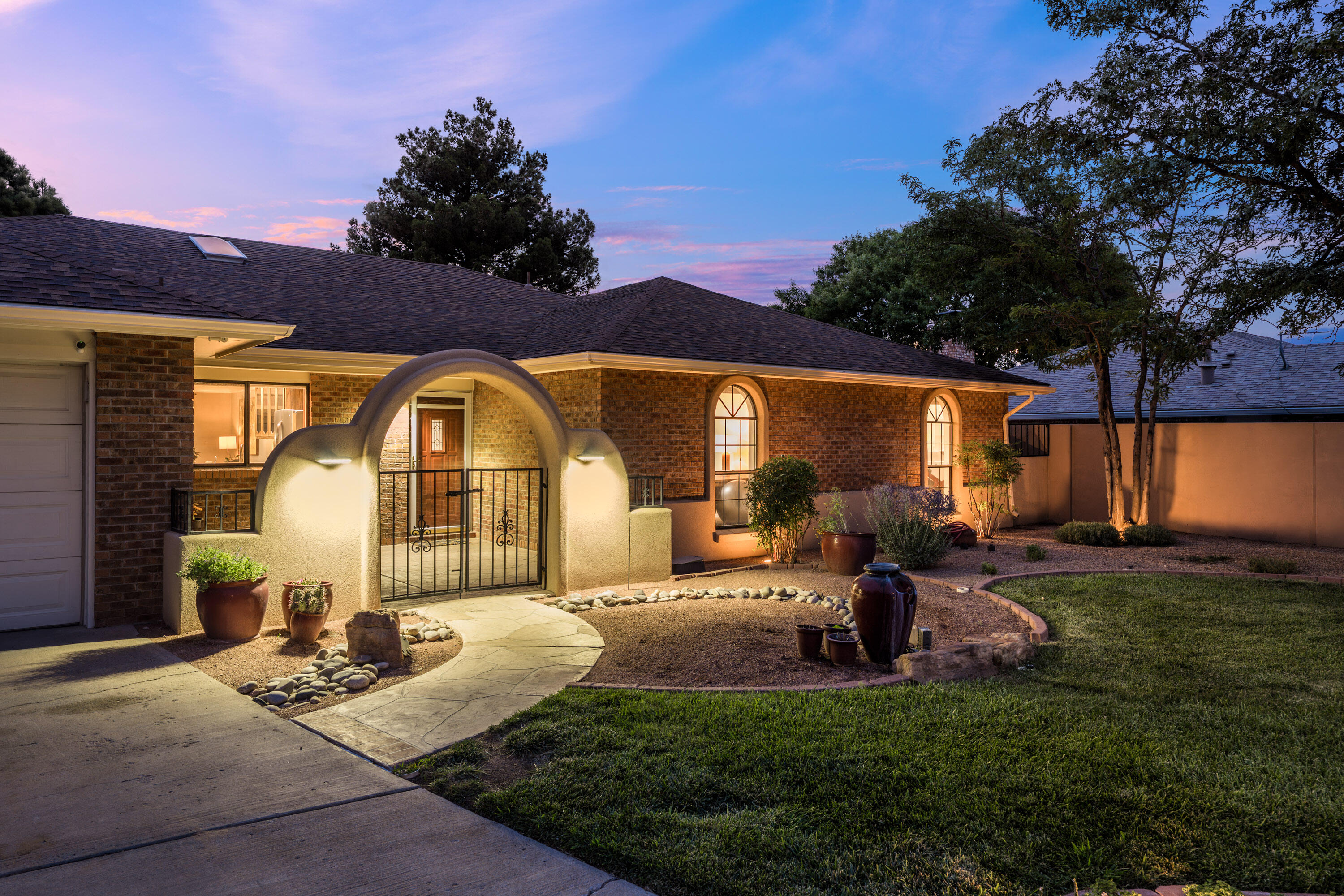 5607 PLANETA Court NE