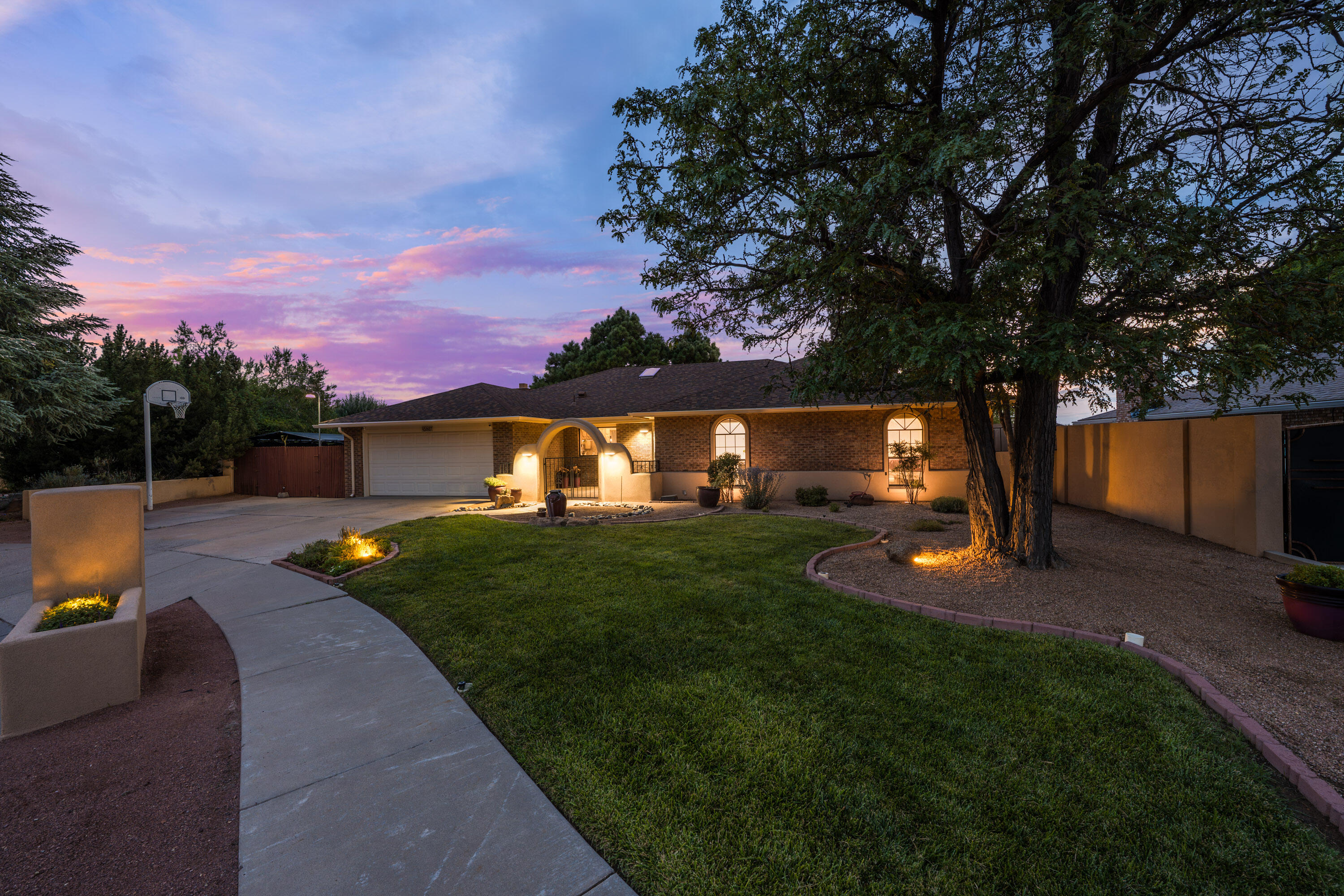 5607 PLANETA Court NE