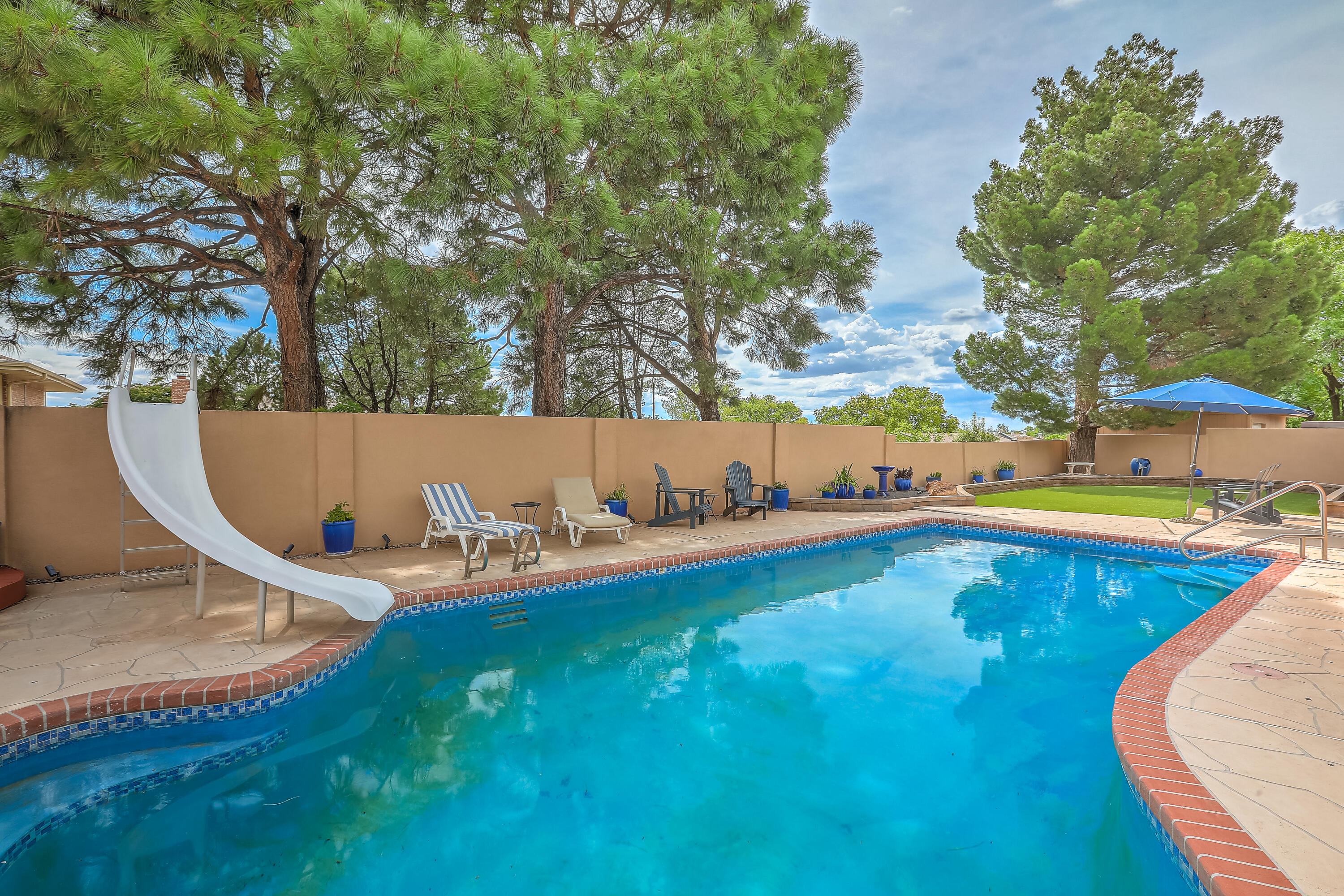 5607 PLANETA Court NE