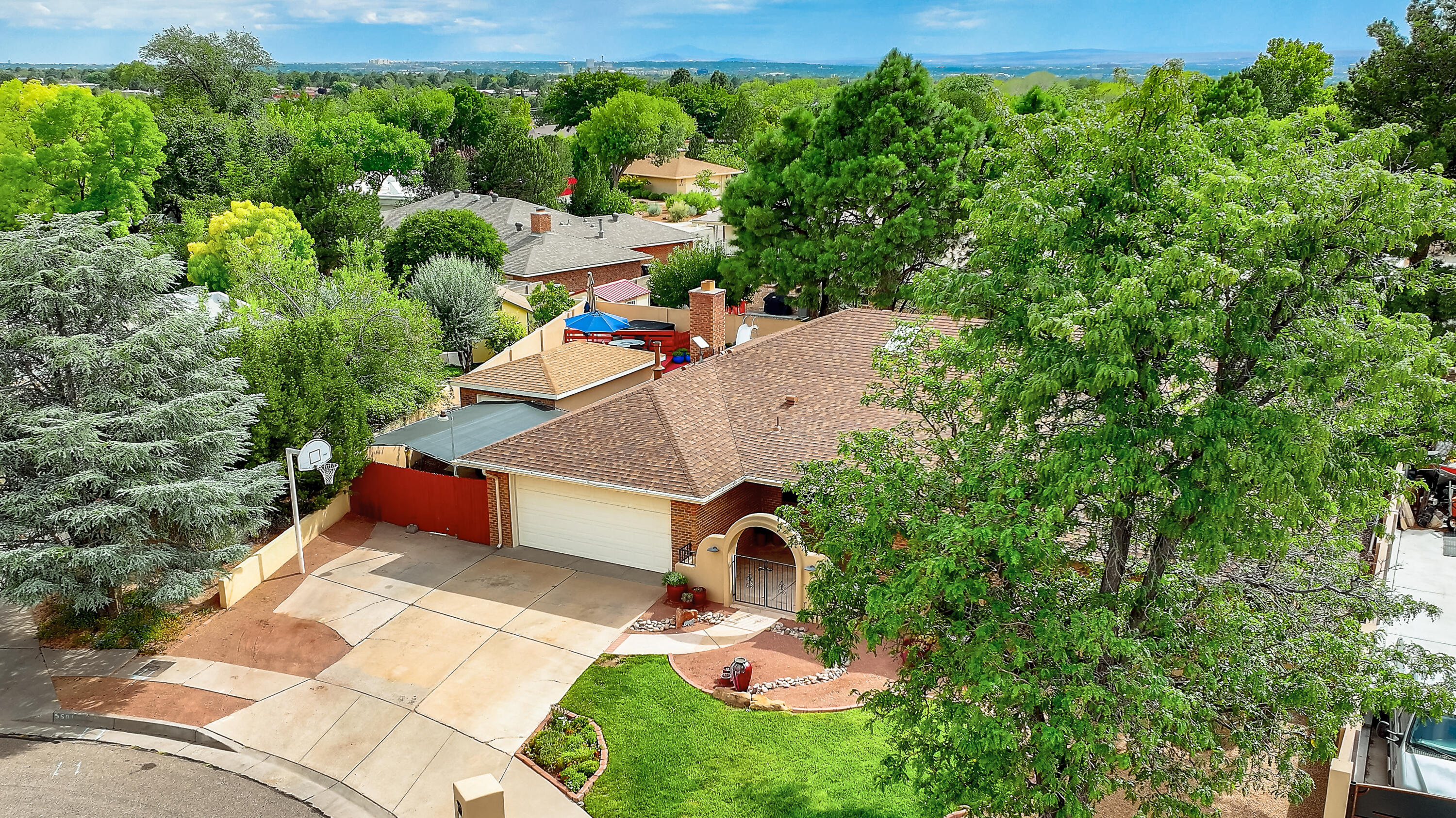 5607 PLANETA Court NE