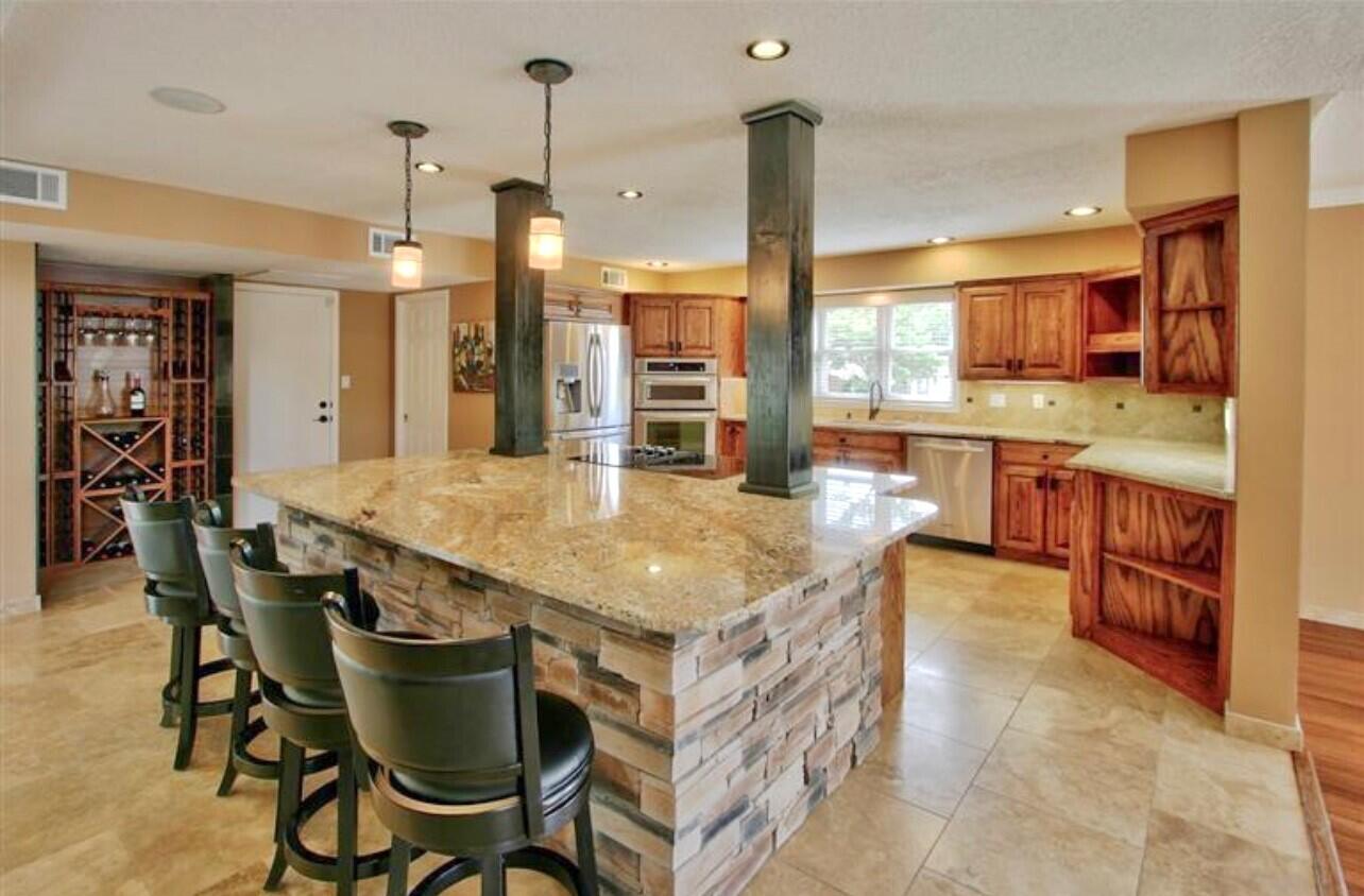 11000 Country Club Drive NE