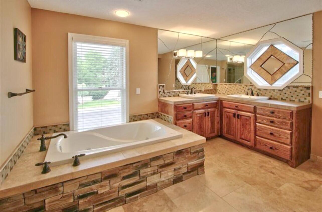 11000 Country Club Drive NE