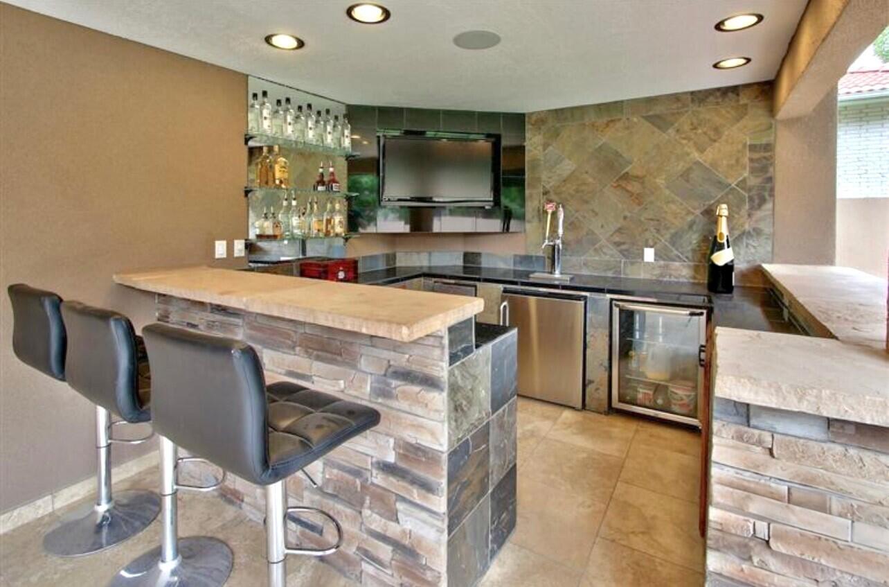 11000 Country Club Drive NE