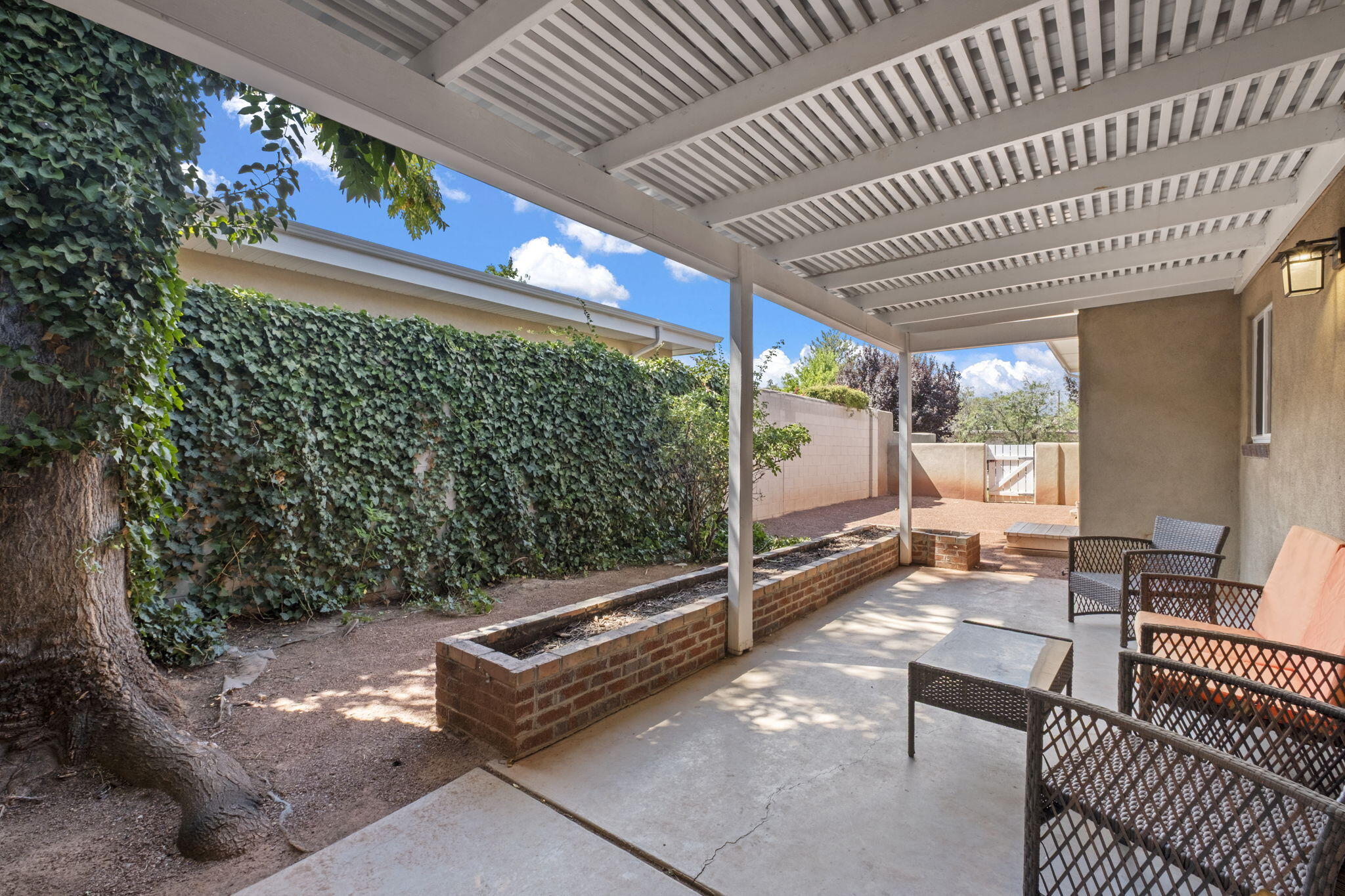 1215 SOLANO Drive NE