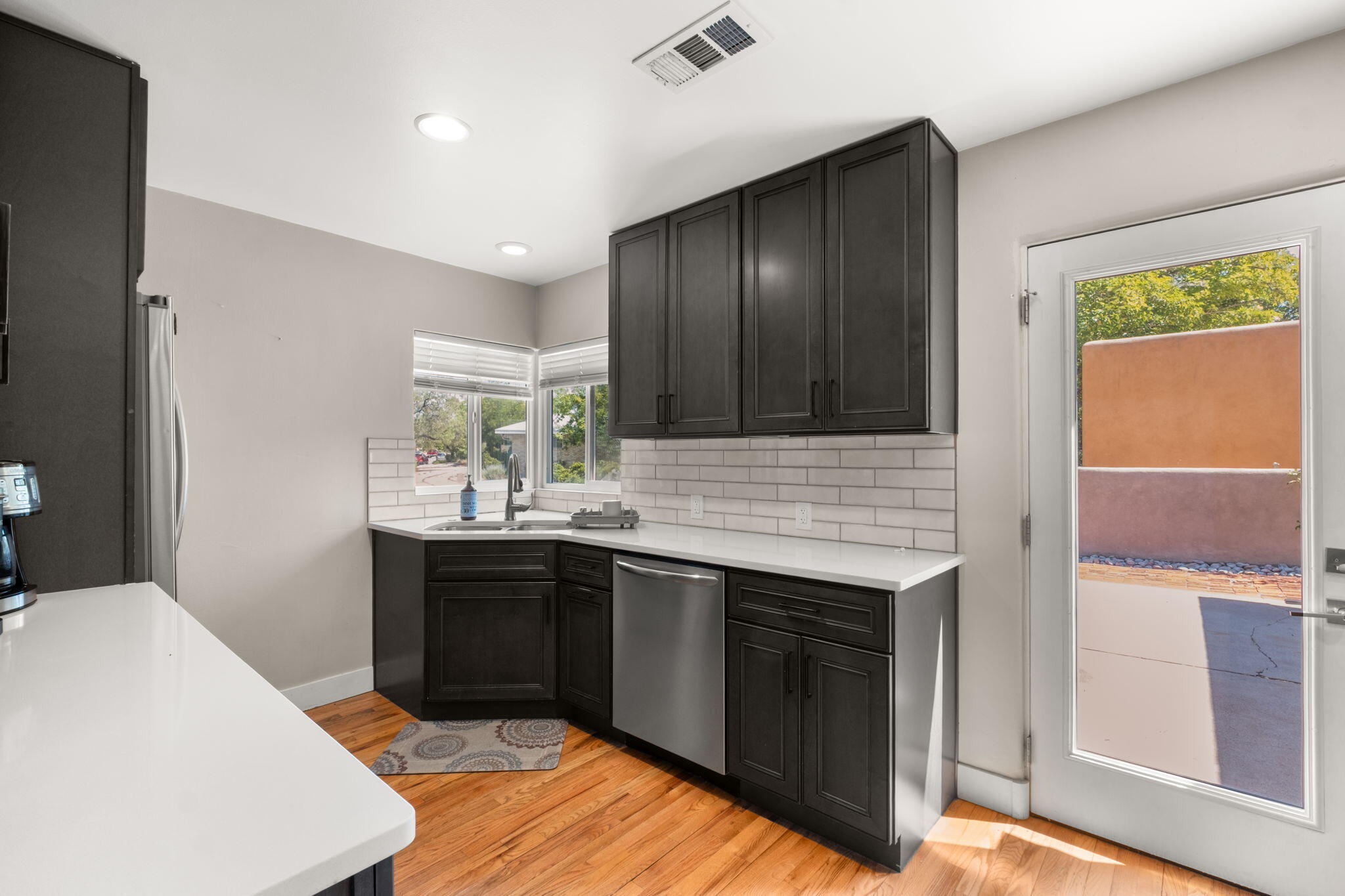 1215 SOLANO Drive NE