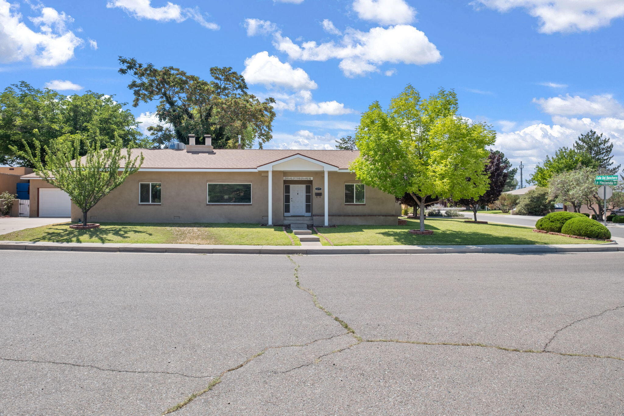 1215 SOLANO Drive NE