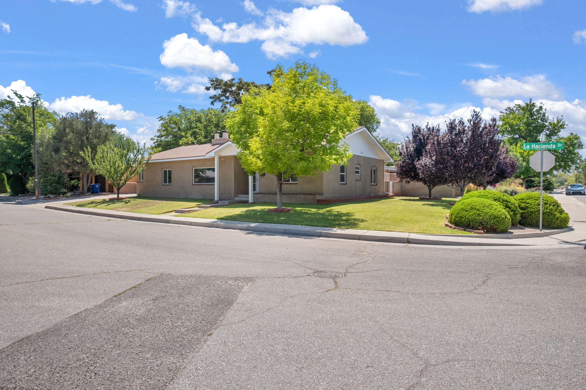 1215 SOLANO Drive NE