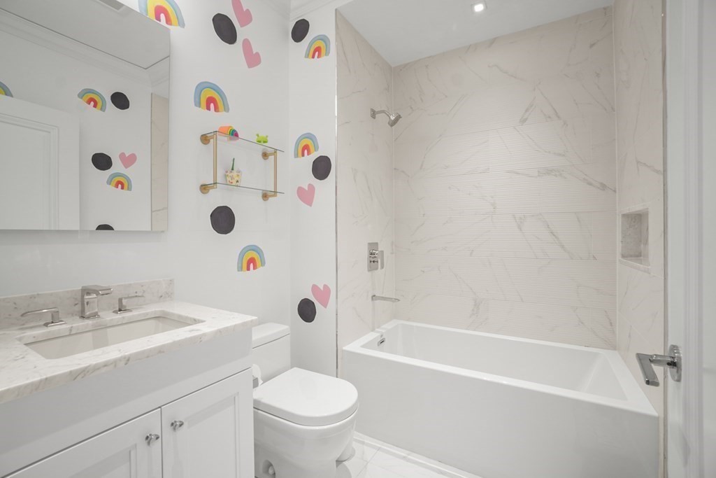 32 Derne Street Unit: 6B