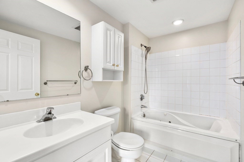 73 Chelsea St Unit: 104